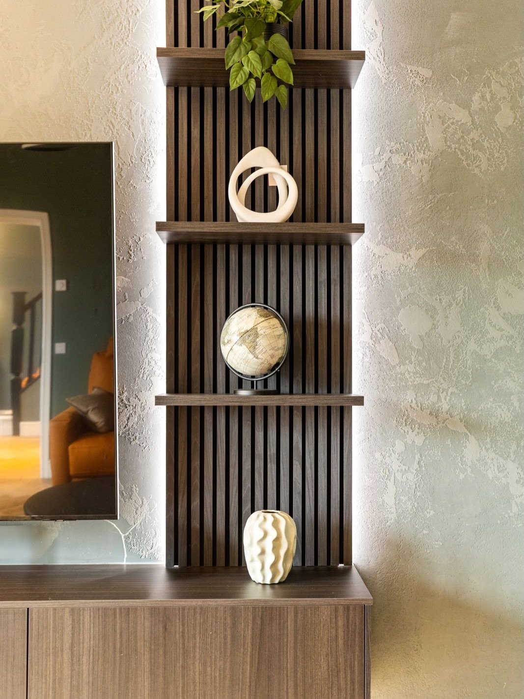 A cosy snug layered with rich colour, texture and lighting, the perfect place to relax on a bank holiday! 

Hope everyone has a lovely Easter Weekend! 🐣

View the full project on our website, 🔗 in bio 

Curtains &amp; Blinds @munsterblinds_and_curt