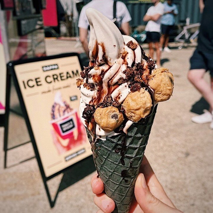 The best kinda party is&hellip; 🎈 

🍪 A COOOOOKIE DOUGH PARTY 🍪 

Our July combo features some seriously moist and delicious 😋 cookie crumb and cookie dough 🍪 from the cheeky connoisseurs @humbledough_ 👅 with lashing of our house-made cacao fud