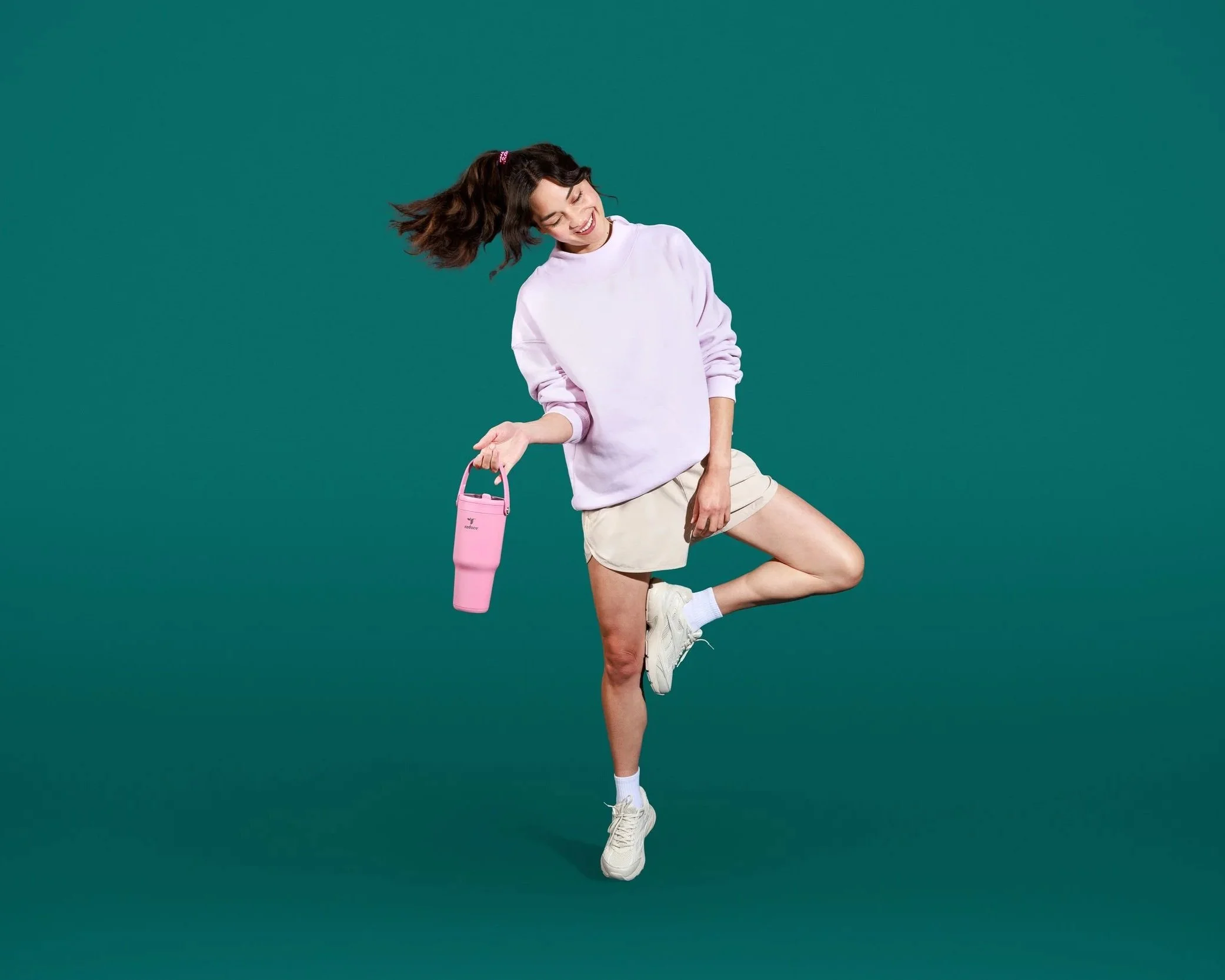 ChillerGo_34oz_Rosebud_Lifestyle-Sporty-Walk-2.jpg
