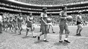 tan cerca de las nubes 02.jpg