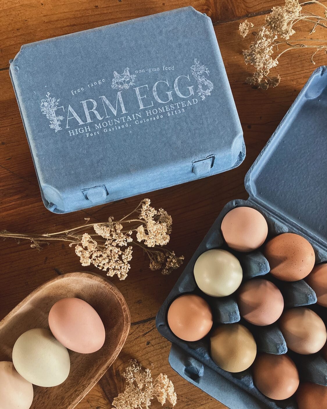 Created some hand-stamped egg cartons, what do you think? 💙 
This weeks egg delivery in Taos is tomorrow instead of today, let me know if you&rsquo;d like some, only a few dozen available! 
.
Customized stamp by @silverhomestead #eggrainbow #eastere