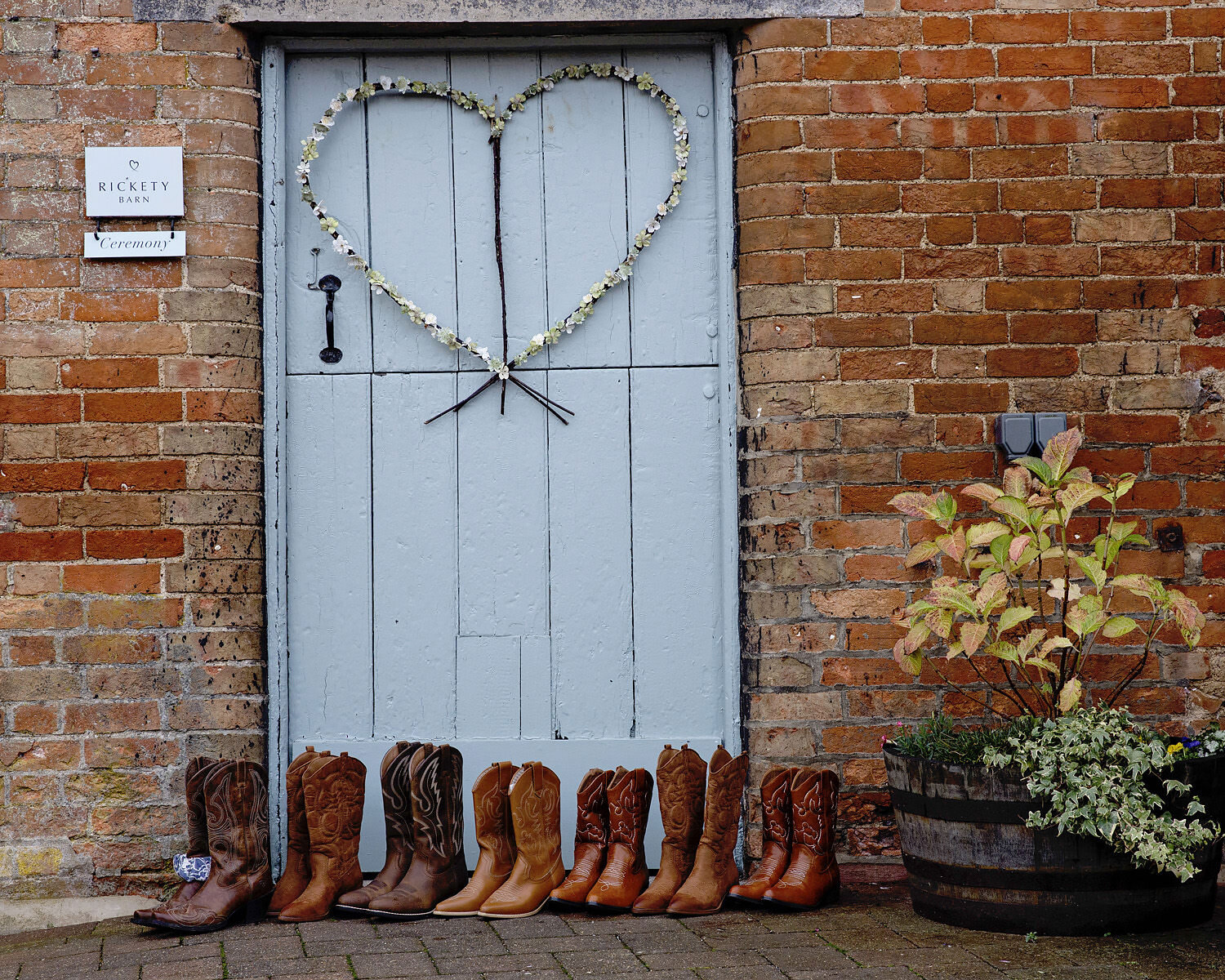 wild west wedding bassmead manor barns (13).jpg