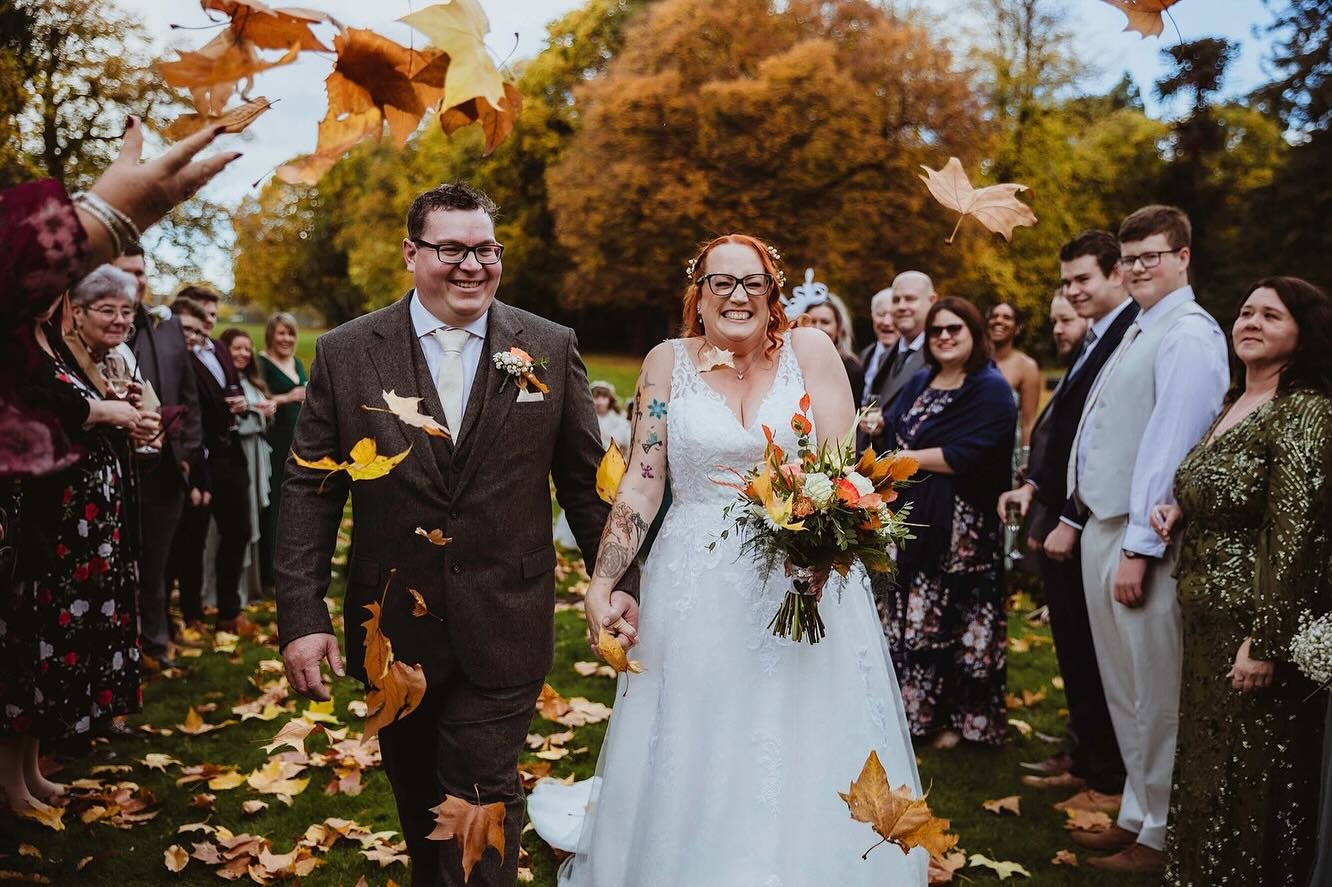 A wonderful wedding of full-on fun. 12 bridesmaids and 3 flower girls had the party rocking from start to finish. 

A huge congratulations to Andy and Katie who are a pair of cracking characters and clearly why there was so much love in the room.

Th
