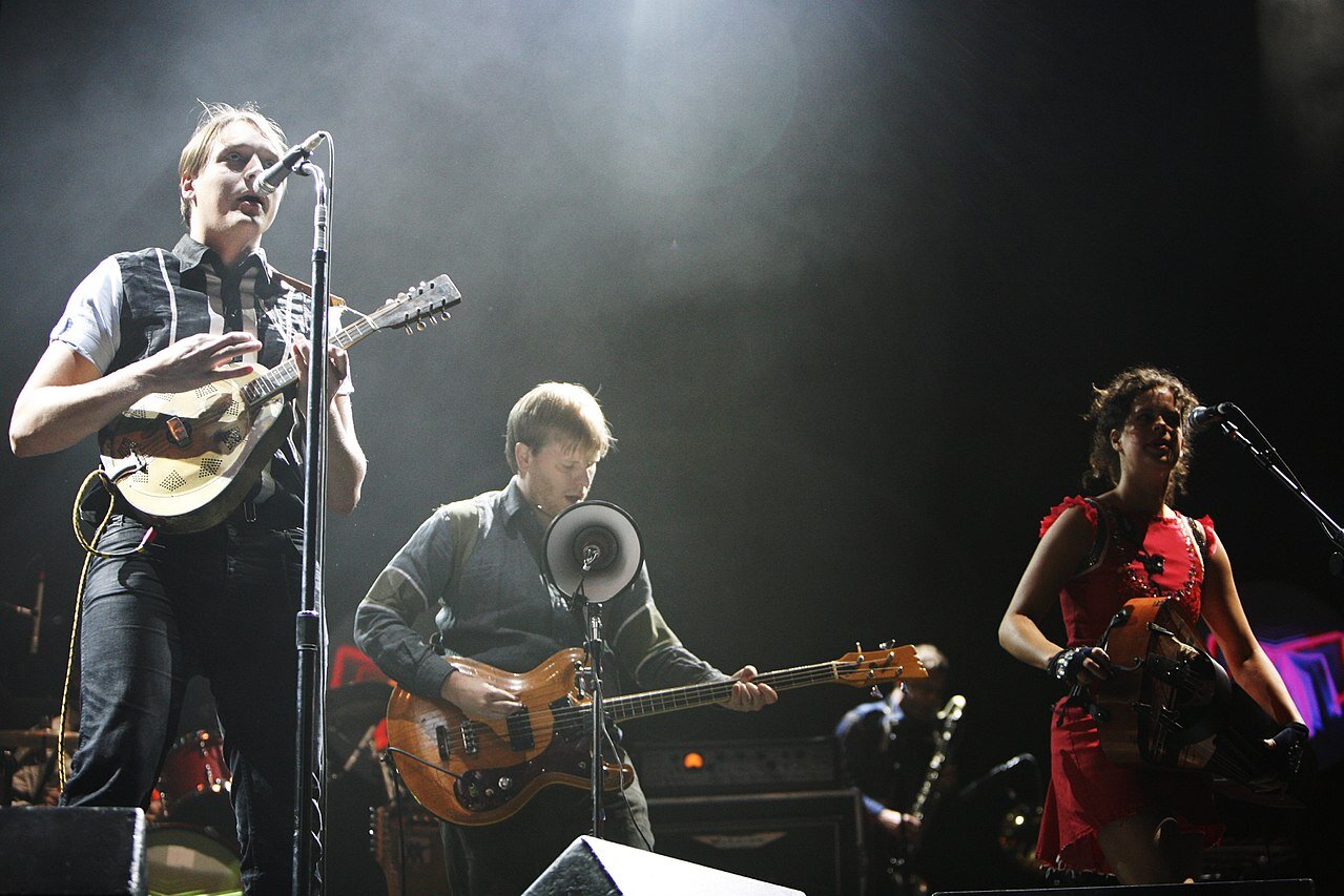 “Arcade Fire at the Eurockeennes of 2007” by Rama licensed under CC Attribution-Share Alike 2.0 France