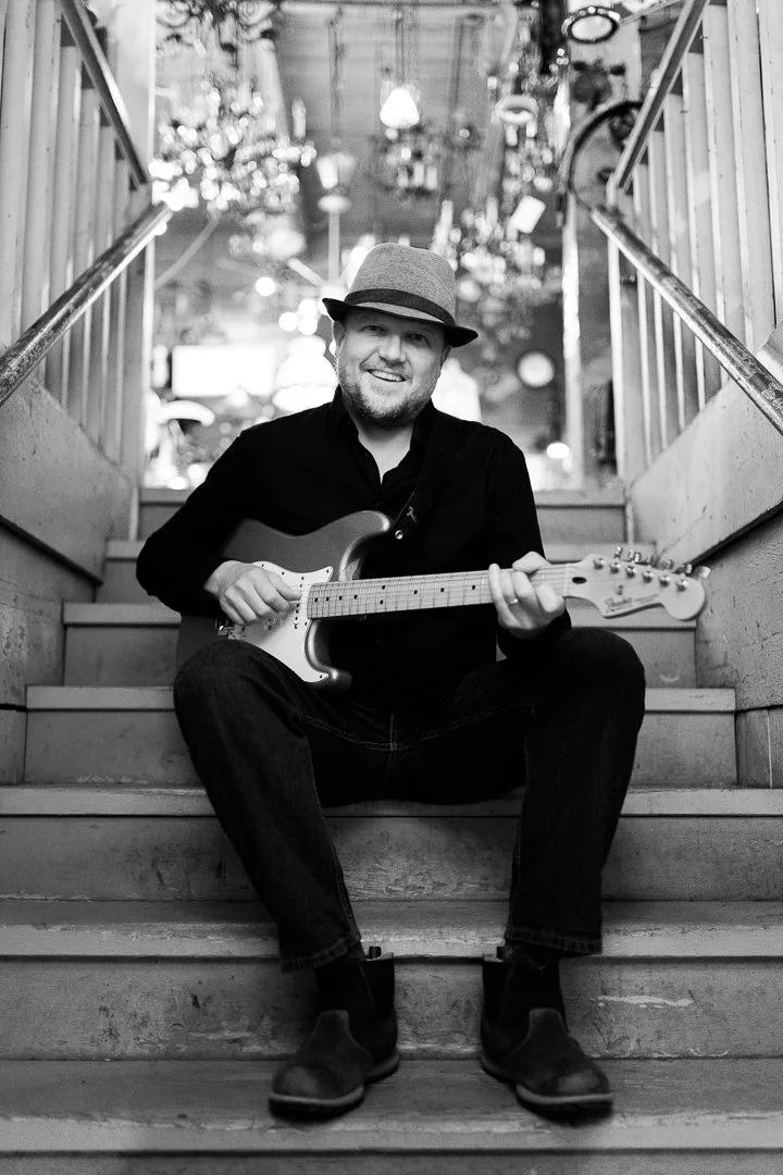 Concert en solo pour fêter la sortie du "Beaujolais nouveau 2025" à Monmouth, Oregon