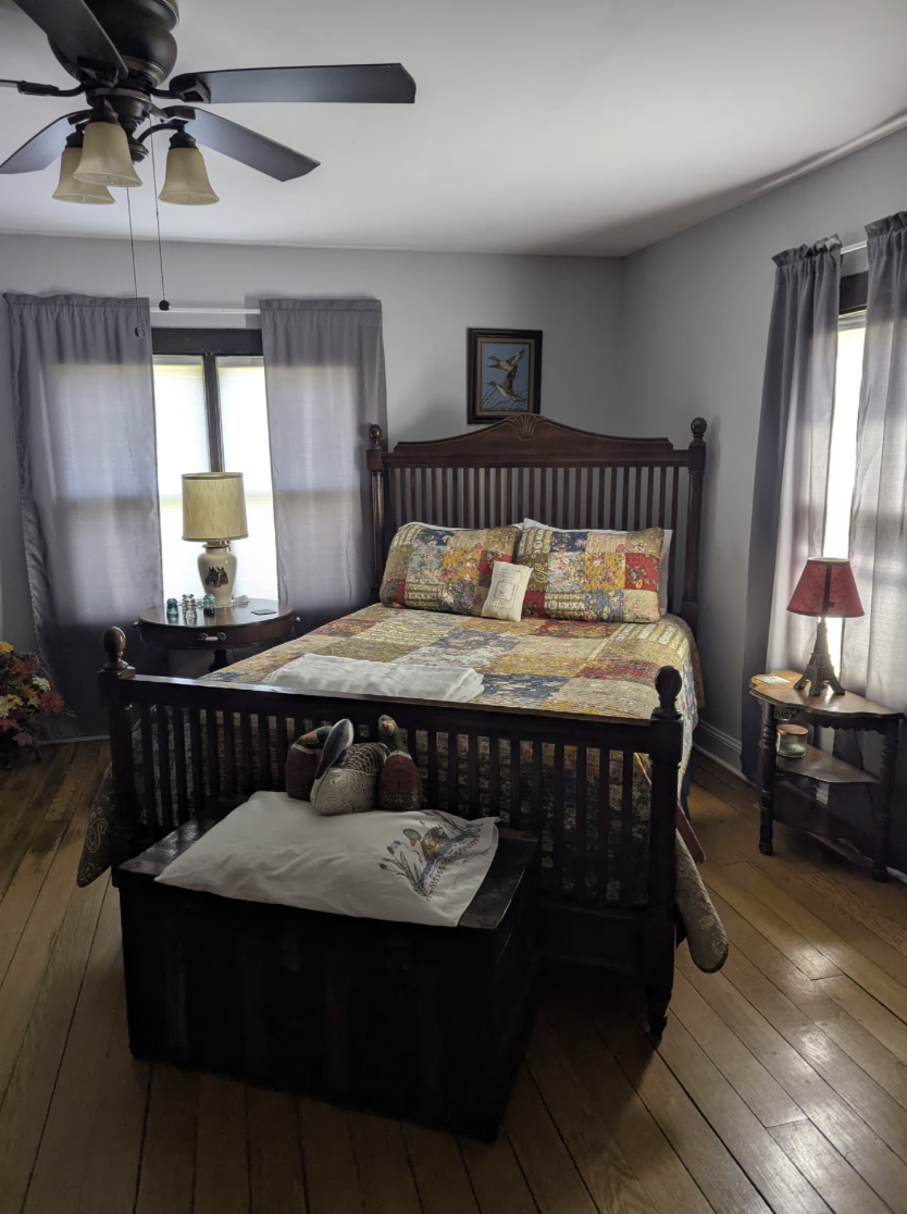Bedroom, queen