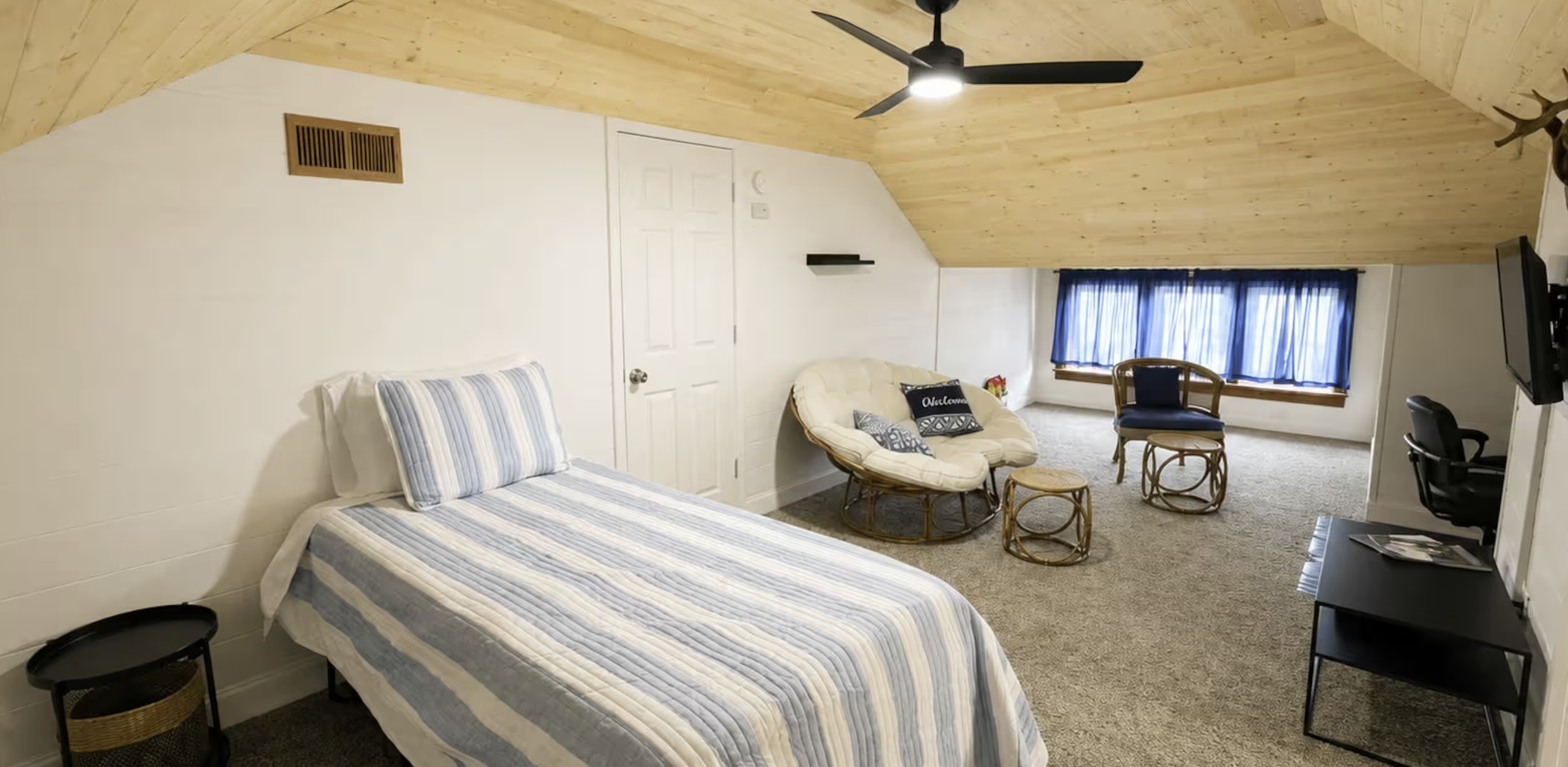 Attic Office (which also has a bed)