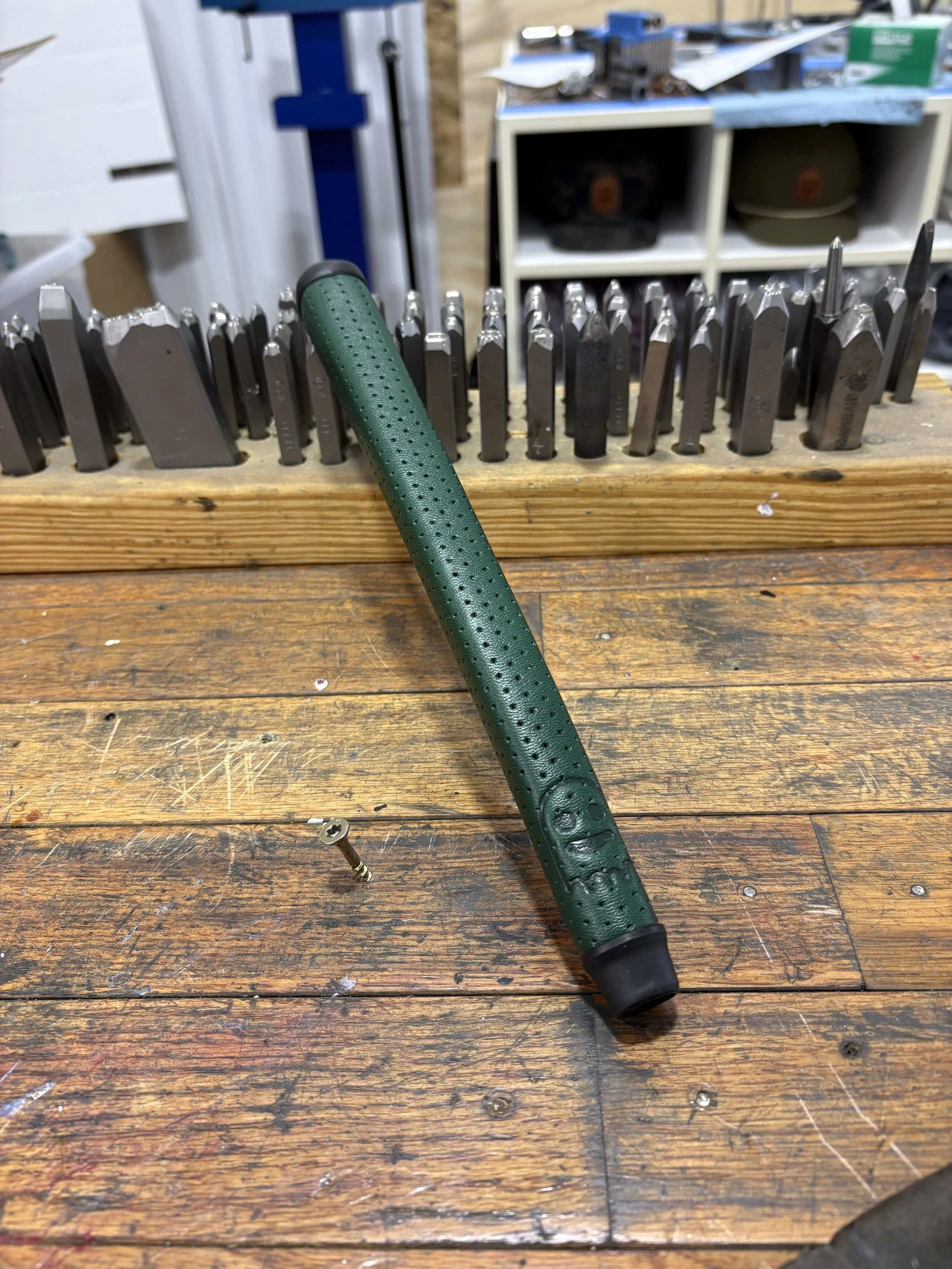 The Grip Master - Dark Green