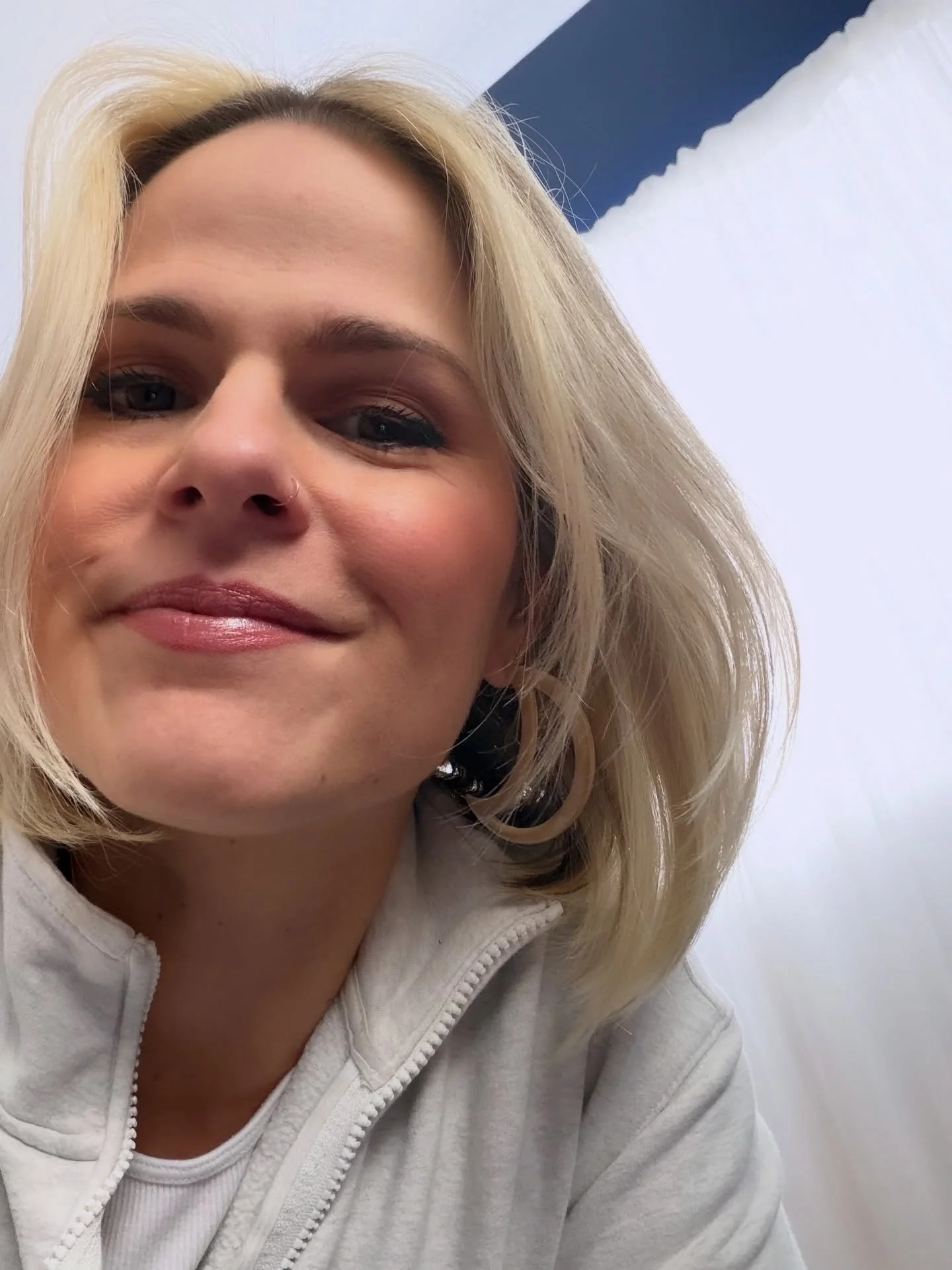 Moon Day Blessings✨🌙
.
From the Mars and Venus cazimis to the New Moon in Capricorn, I realized I needed to recommit to grounding and nourishing myself on a soul level. Because doomscrolling helps me to stay informed but it also deregulates me, whic