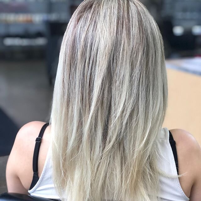 One day transformation!!!
:
:
:
#blondehair #blondebalayage #blondehighlights #blondebob #blondeombre  #balayagehighlights #haircolor #hair #hairtransformation #erguntercansalon #erguntercaneuropeansalon #erguntercanadvancedhairacademy  #behindthecha