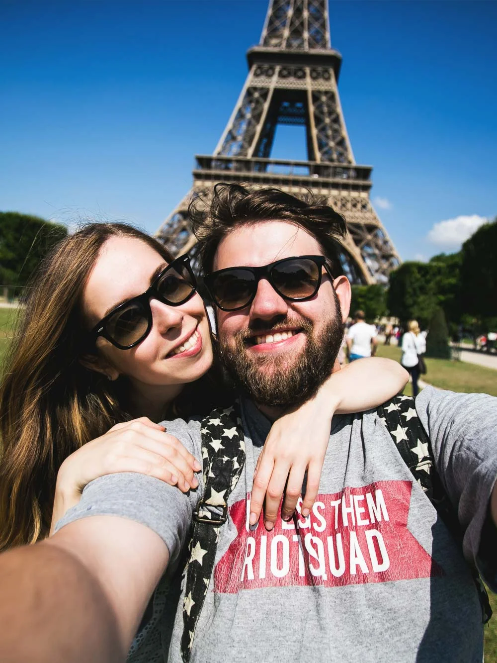 Paris_selfie_eifle_tower_Dollarphotoclub_69584180.jpg