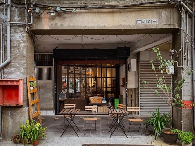 Found some nice store around my place 😊
每天經過但是都沒進去過的地方
#daisycodeca #daisycodetraveling #taipeicafe #台北咖啡廳