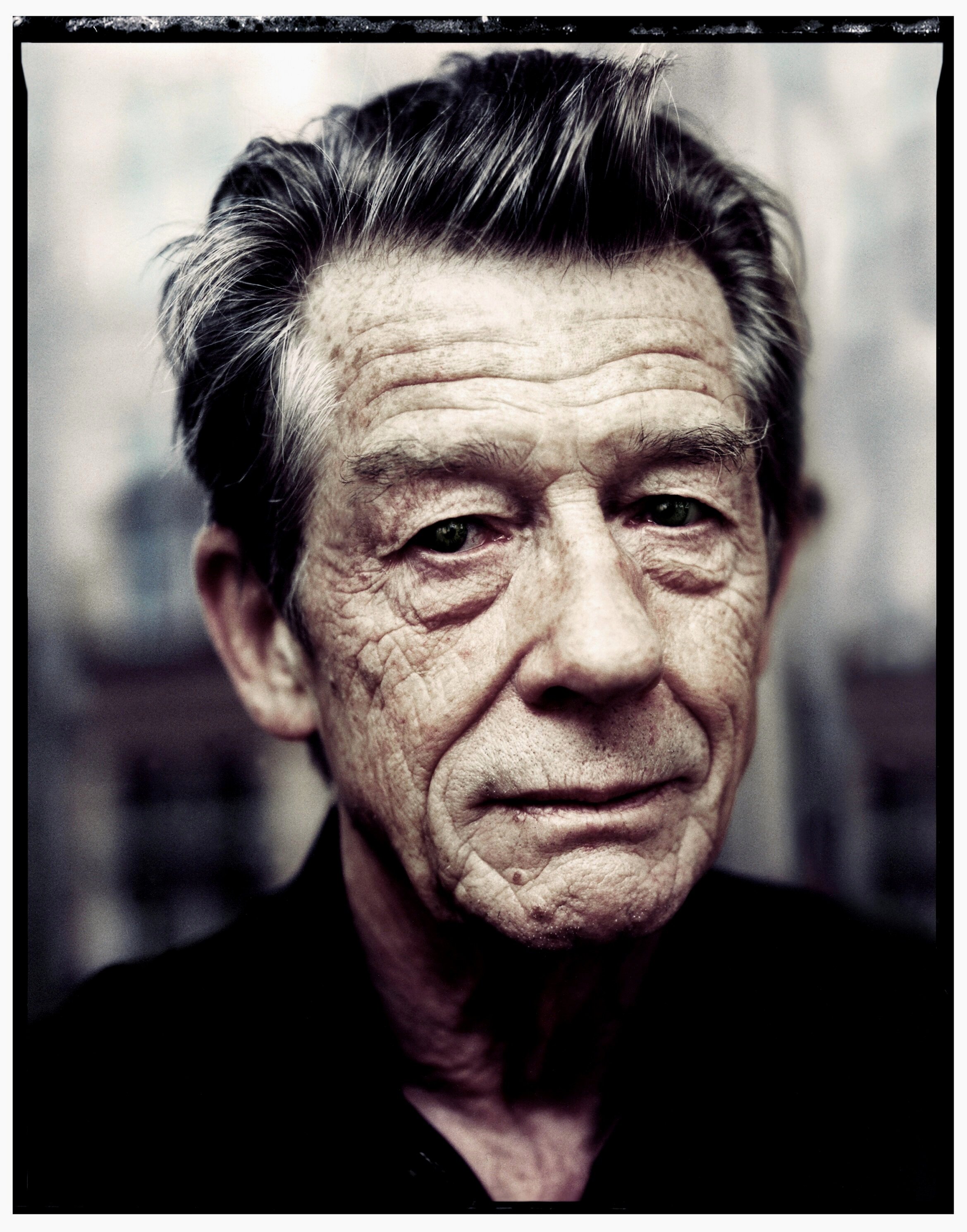  John Hurt 