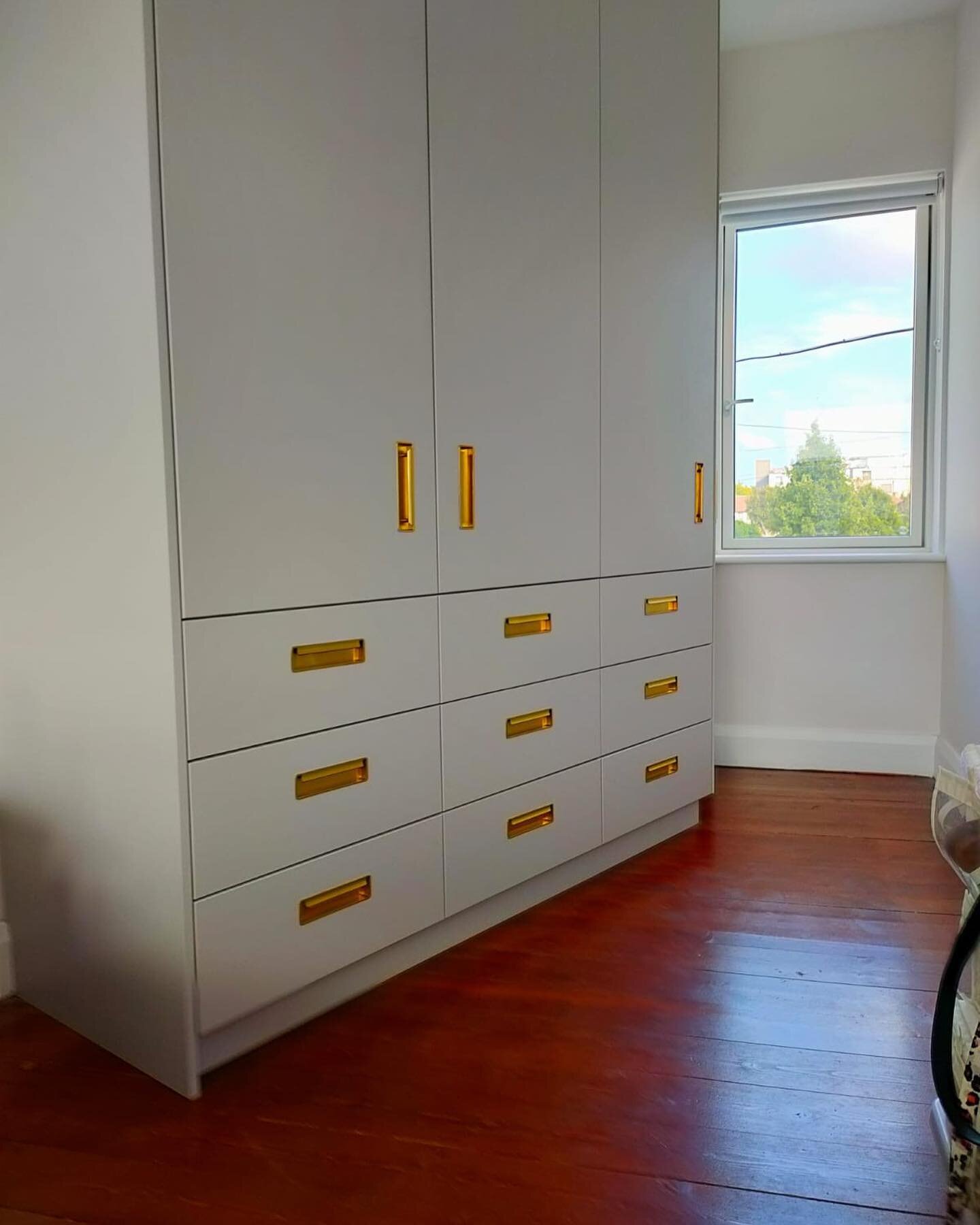 Wardrobes fitted today ready to be put to use, really love the inset gold handles, no unexpected bumping of knees a bonus! #bespokewardrobes #bespokejoinery #irishjoinerycompany #wardrobes #wardrobestorage #tksdesigns