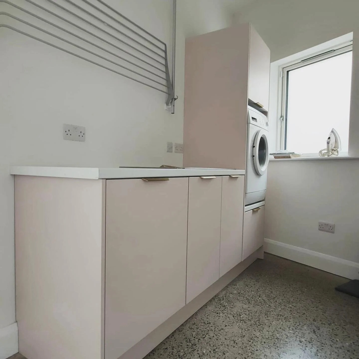 I guarantee you won&rsquo;t find a prettier utility room around 😍 this room totally cheers up the drudgery or laundry! Slab doors painted in F&amp;B Calamine provide storage while additions of the folding indoor clothesline and raised washing machin