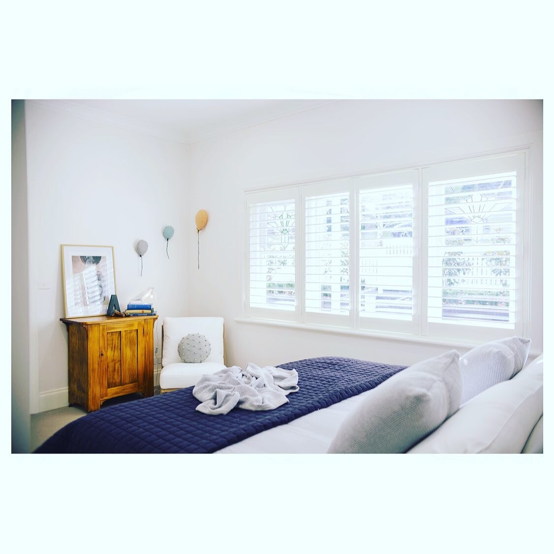 Just some big beautiful bedroom goals right there. Book now. Sleep in. #daylesford #sandringham #daylesfordmacedonlife #daylesfordaccommodation #getaway #weekender #getawayhouse #luxuryaccommodation #daylesfordmacedonranges #visitvictoria #holidayher