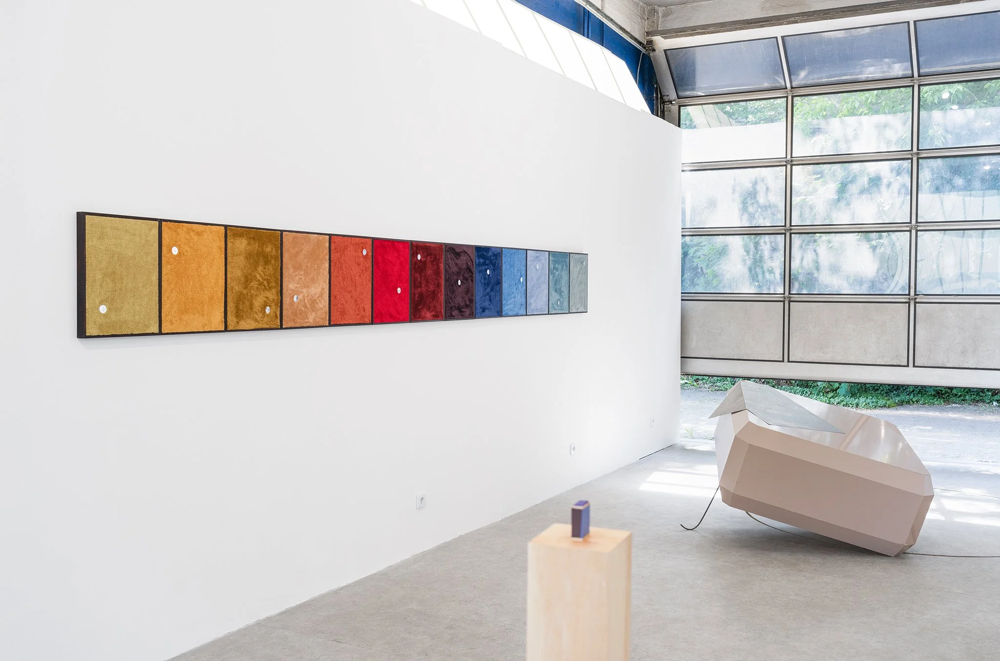 Tears Currency, 2025

stained wooden frames, carpet, custom made coins, Installationview Spoiler Pit-Stop, Berlin

Foto: Lea Hopp