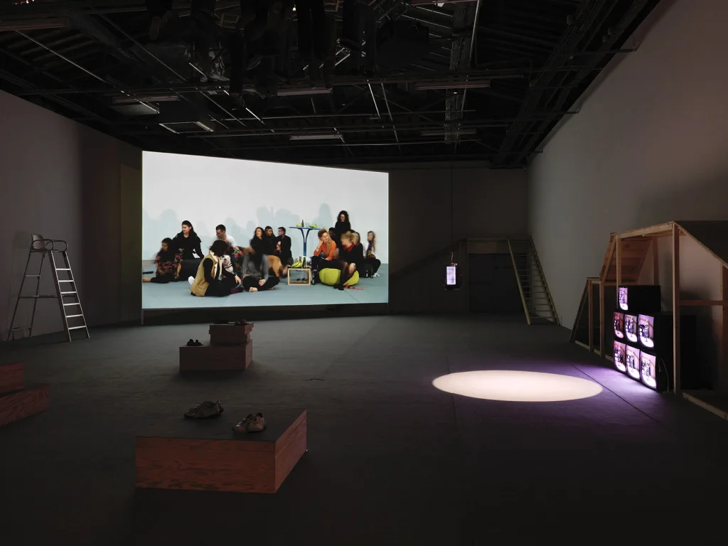 Taro Izumi’s exhibition “Pan”. Palais de Tokyo.