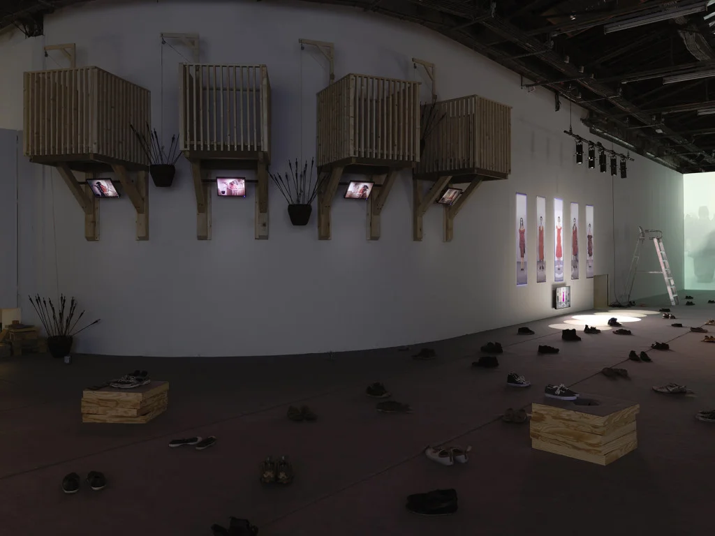 Taro Izumi’s exhibition “Pan”. Palais de Tokyo.