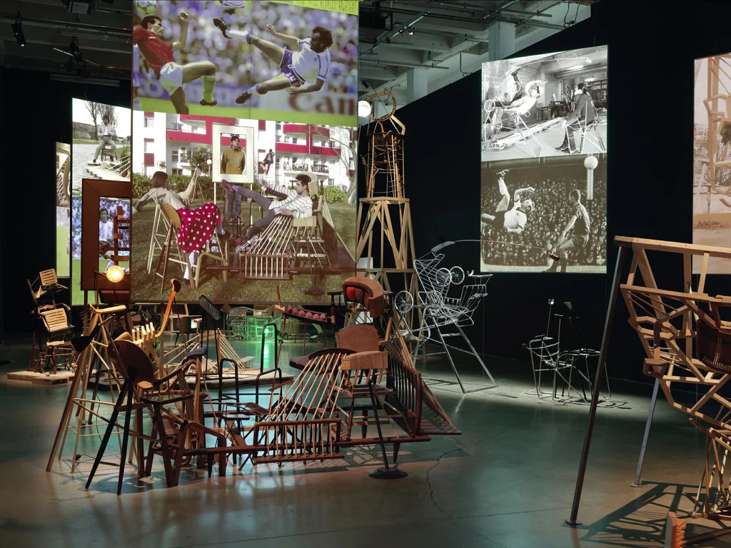 Taro Izumi’s exhibition “Pan”. Palais de Tokyo.