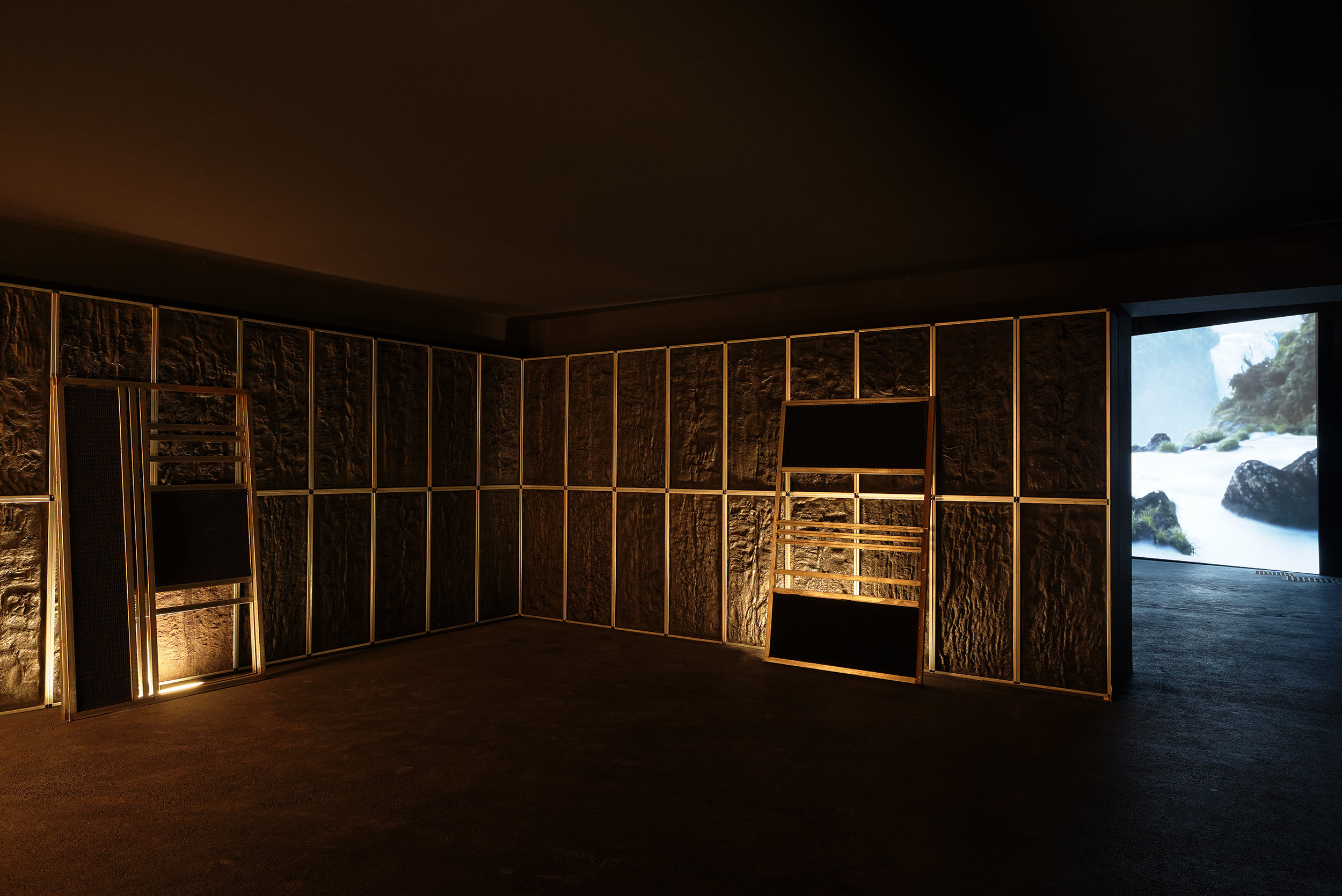 Angelika Markul’s exhibition “Terre de départ”. Palais de Tokyo.