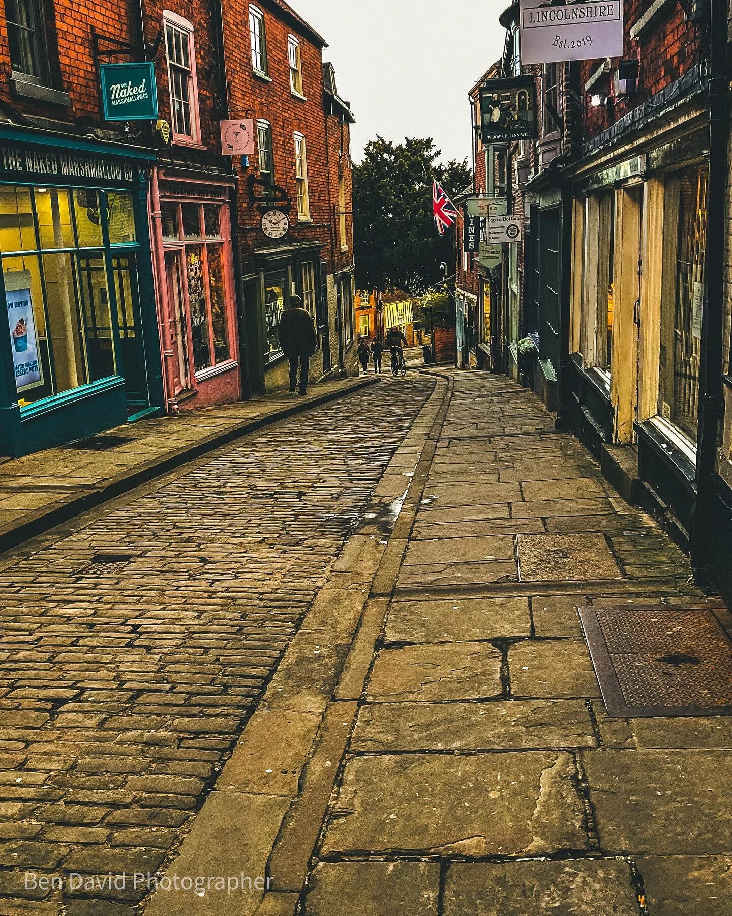 Lincoln life 
.
.
⚙️- Wide Camera Len - 26 mm f1.6 ISO 50
.
.
#widelen #dailyphotography #lincoln #localshops #iphonephotography #like #share #comment #instadaily