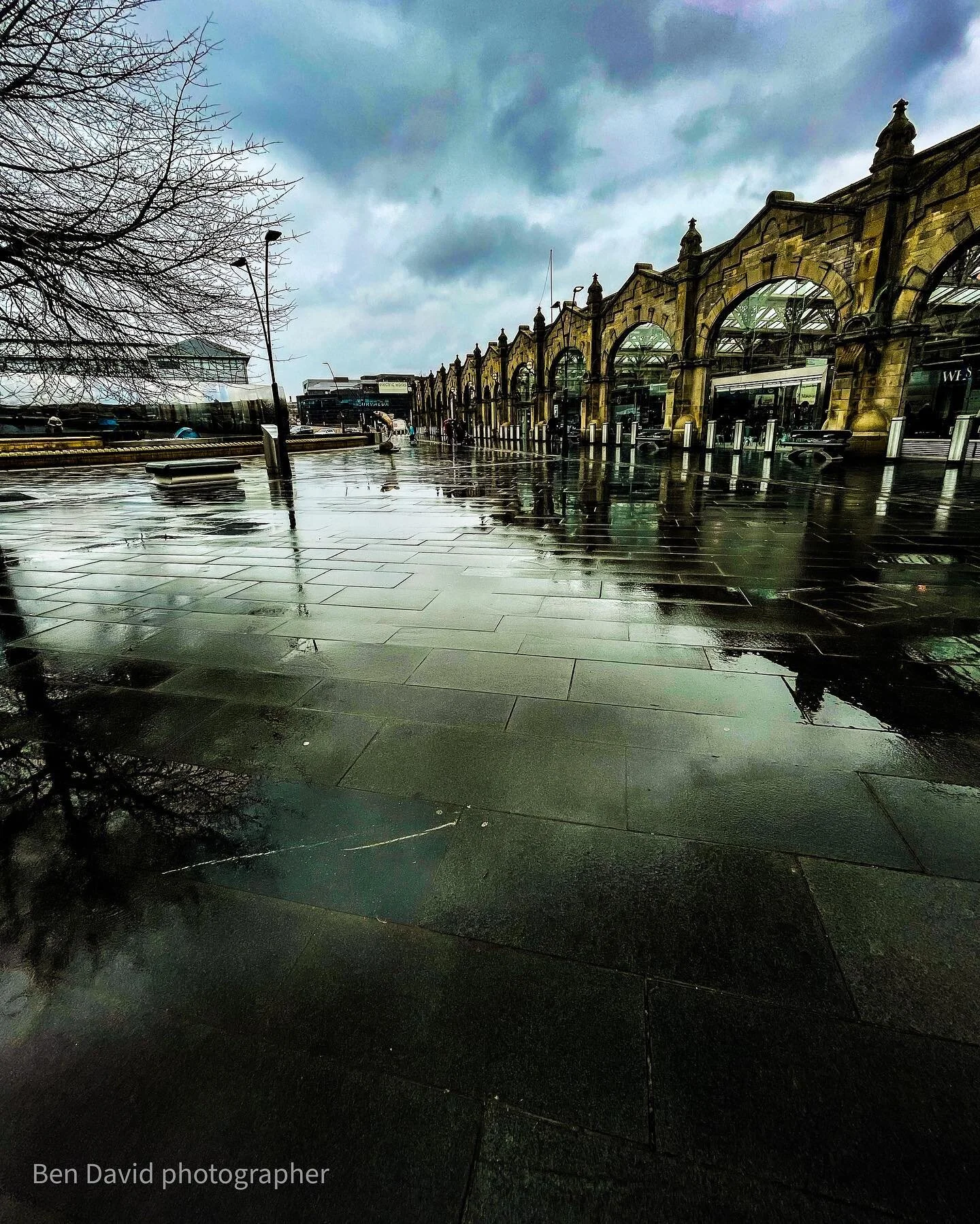 Train Life
.
Took amazing shot at Sheffield train station 
.
⚙️- Ultra Wide Camera Len - 13 mm f2.4 ISO 25
.
.
#iphonephotography #trainphotography #instadaily #capturethemoment #trainlife #ultrawidelens #share