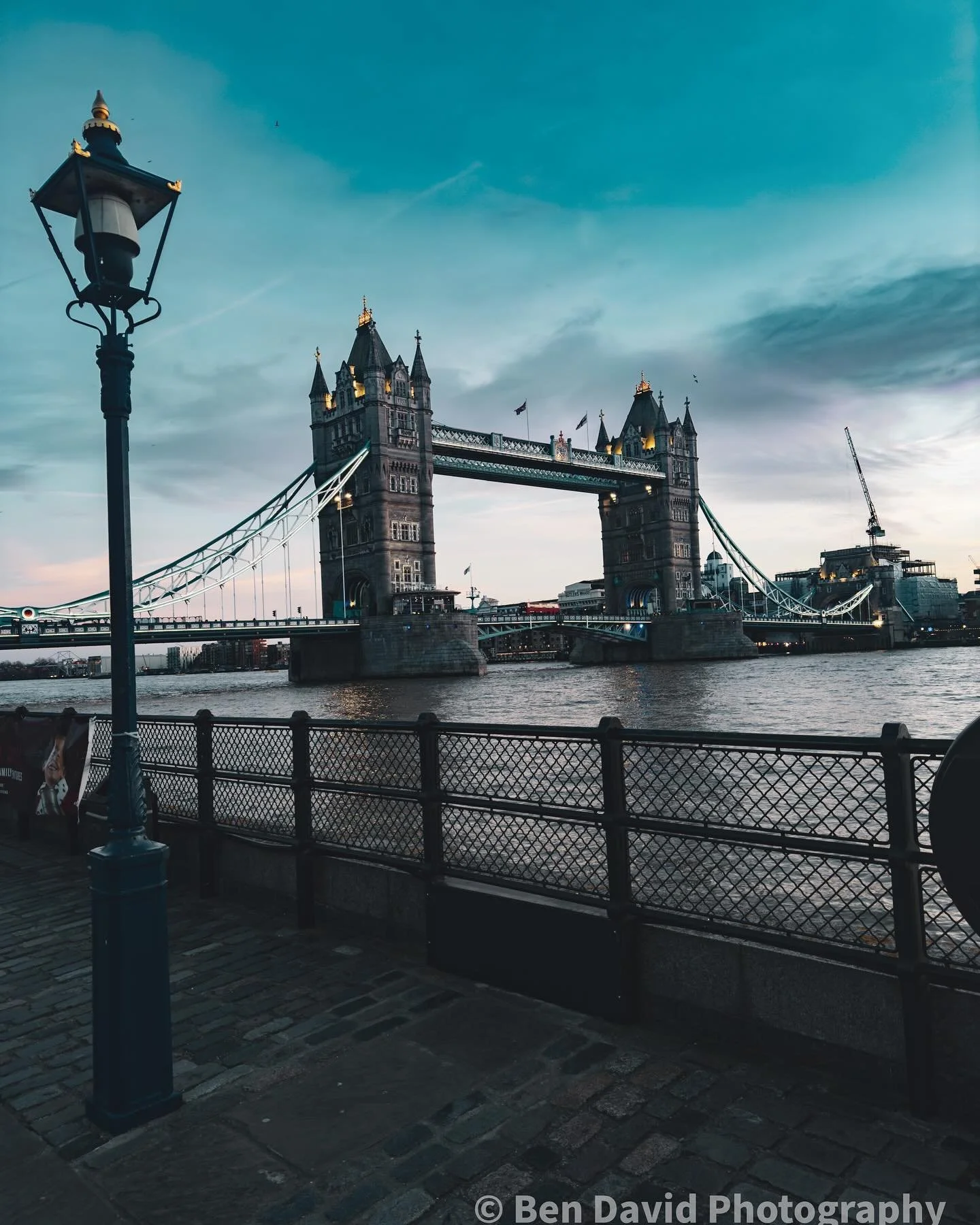 Night Tower 
.
.
Night time in London visiting tower bridge which is amazing in night time as it was lit up 
.
.
📷 IPhone 15 pro max 24 mm f-1.78
.
#wintertimes  #lifestyle #travelphotography #photography #instadaily  #lifeculture #nighttime #towerb