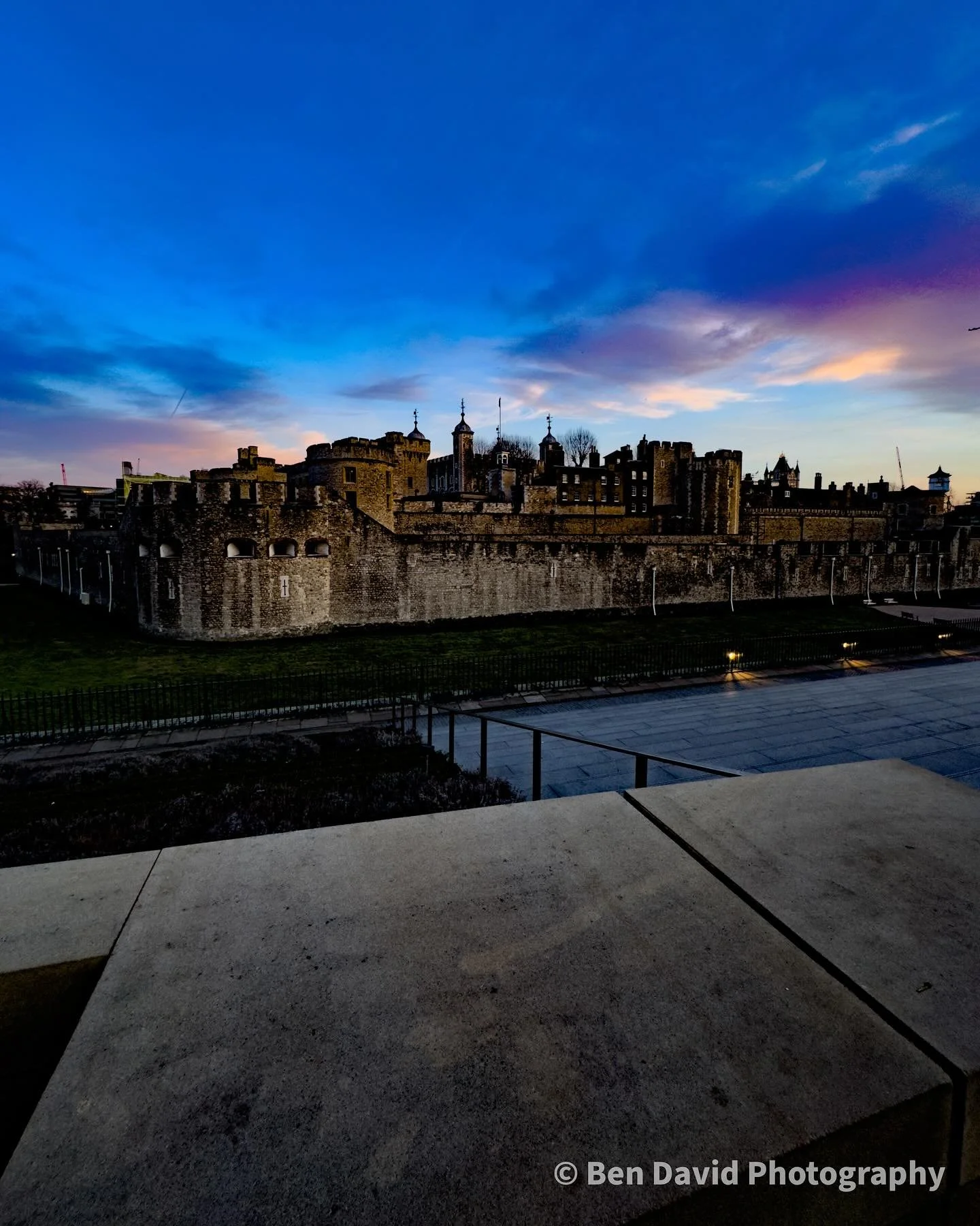 Tower of London 
.
.
Evening shot of the Tower of London on beautiful evening in London 
.
.
📷 IPhone 15 pro max 24 mm f-1.78
.
#wintertimes  #lifestyle #travelphotography #photography #instadaily  #lifeculture #toweroflondon