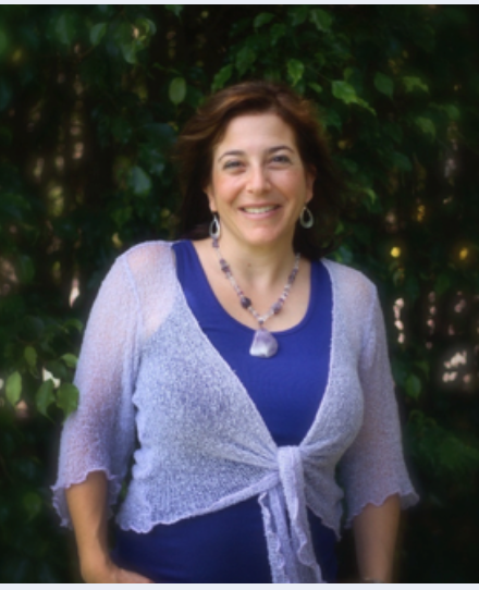 Headshot of Rabbi Amy Grossblatt Pessah