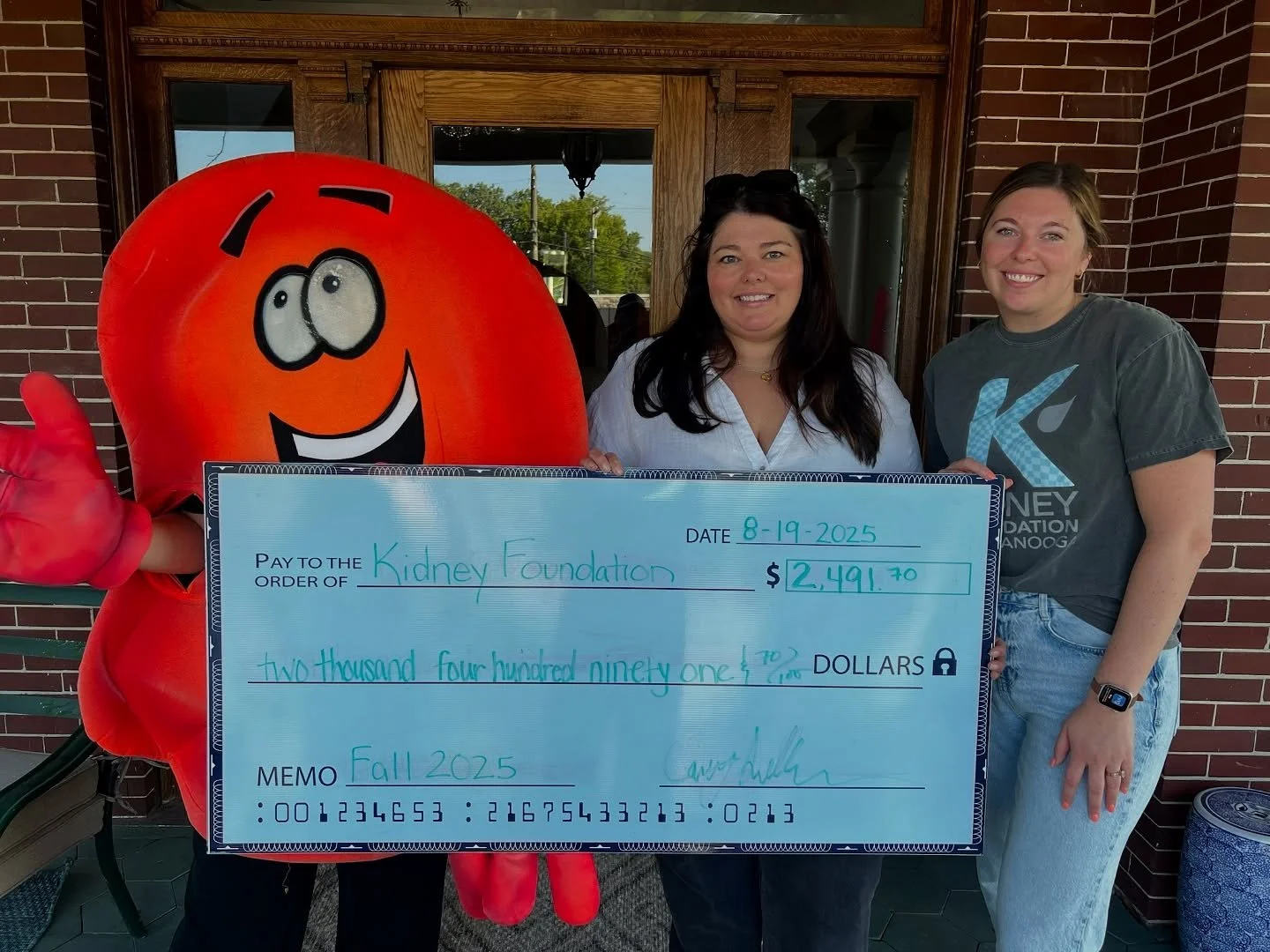 A huge thank you to @statemintchattanooga and OUR EARLY shoppers!!!!! What a wonderful way to #GiveBack 🥳❤️

&mdash;&gt; Mark your calendars for the first-ever STATEMINT CLEVELAND 👏👏👏 09.02.25

Lock arms with us while scoring the best pieces firs