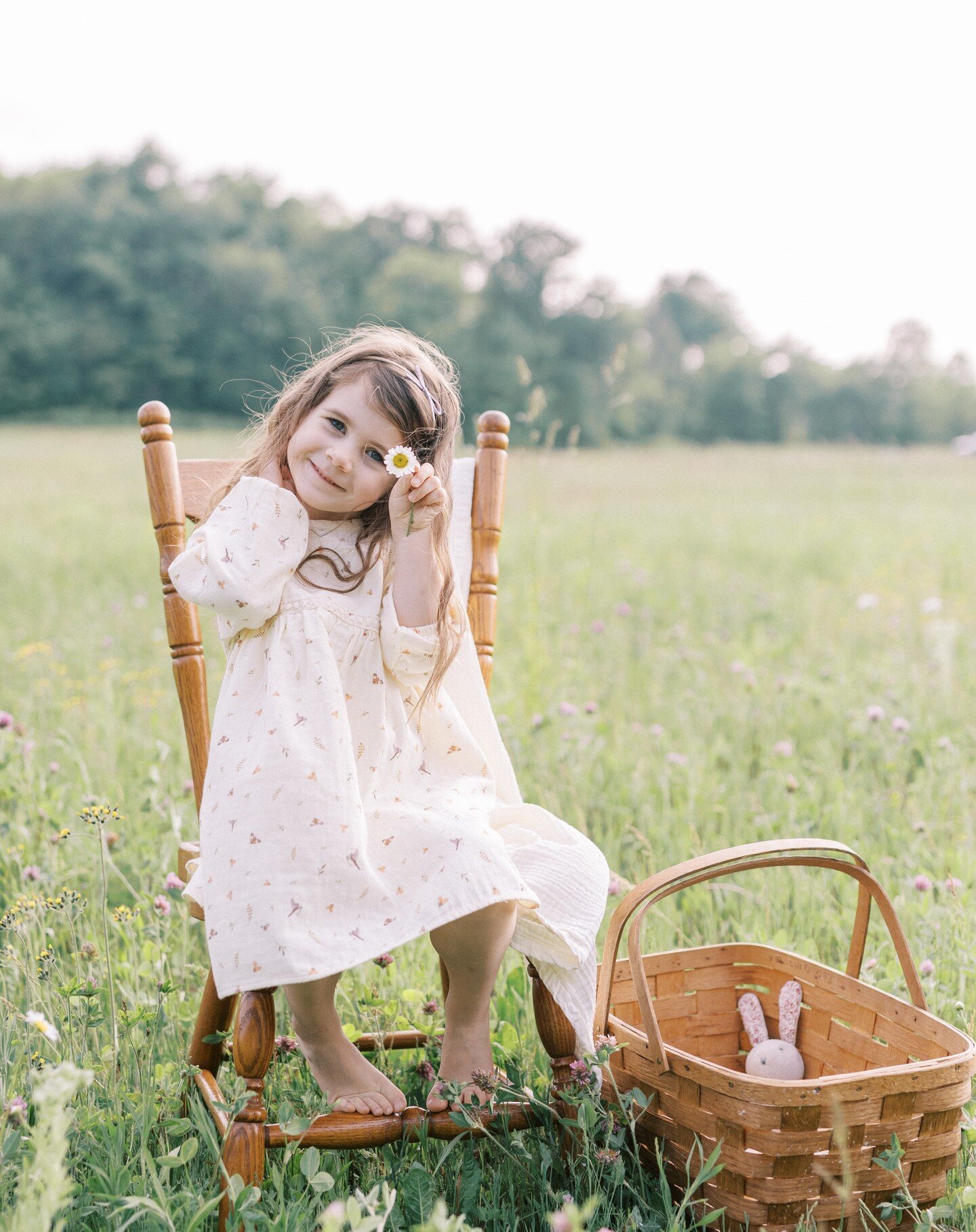 It's only February, but I'm already dreaming of Spring, and children running barefoot in the wildflower field 🥹. Who's with me? 

P.S: This Lola dress from @greenandflora is available in our Client Wardrobe, which you will have access to when you bo