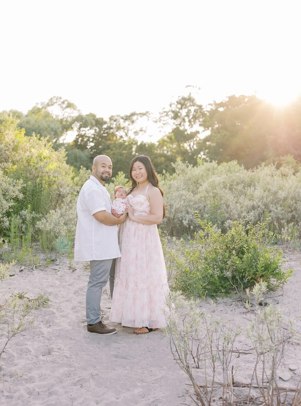 The way the light hits golden behind the tree, and the sky turns that soft purple on the horizon 😍. It was hot, and the park was packed, but we made it. And this family made it so worth it 🥰.