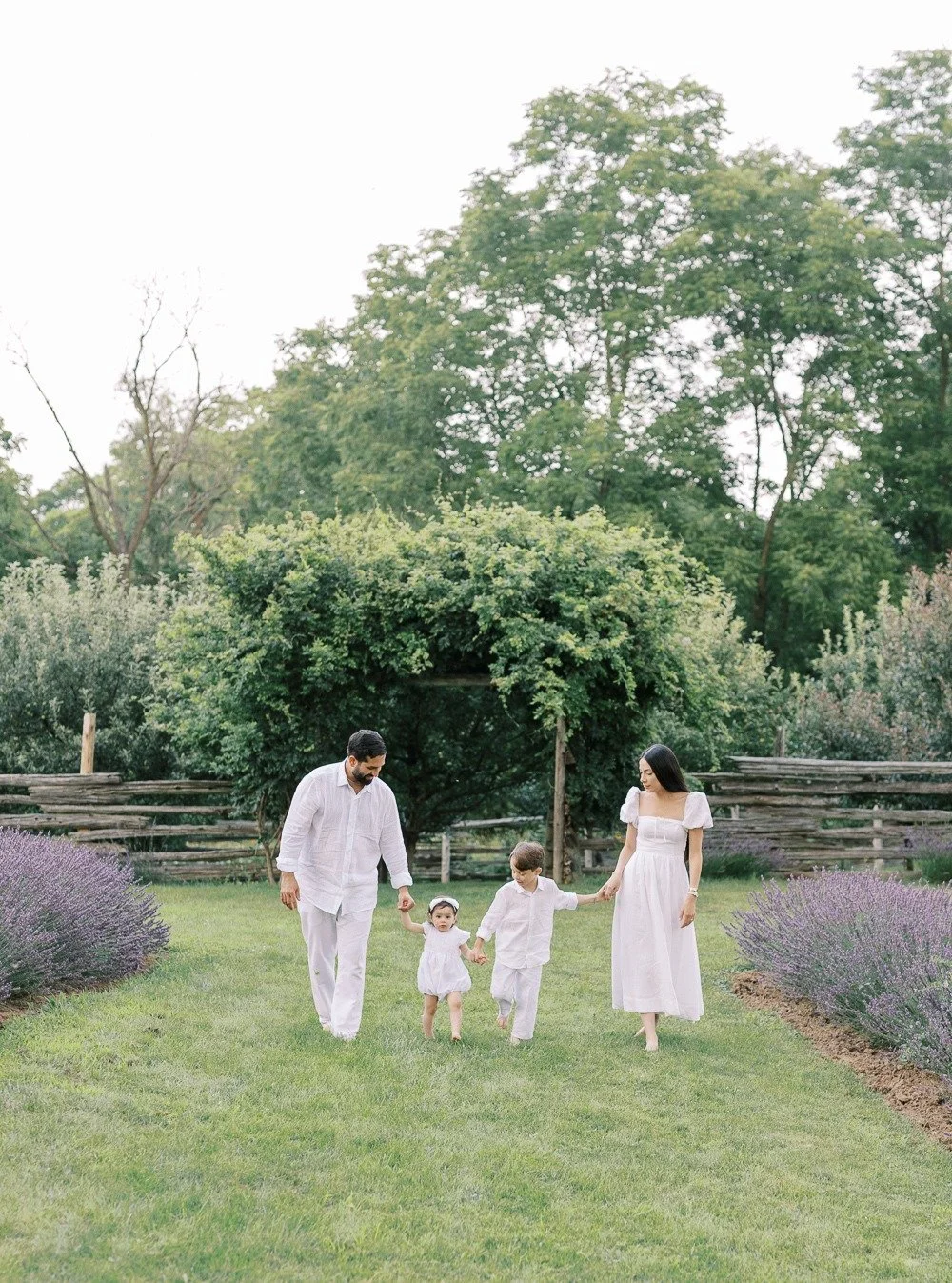 Barefoot among the lavender 😍