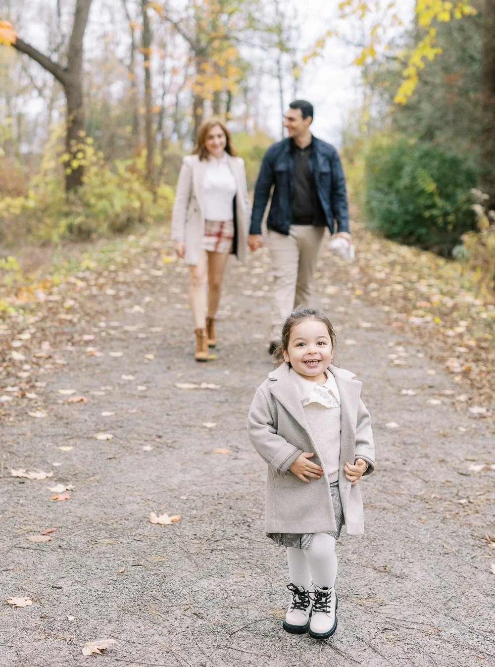 This was one of my past Fall sessions, and I clearly remember how we made it happen.

It was already November, and the Fall colours were fading. The client reached out hoping to book a last-minute session because she really wanted to capture the colo
