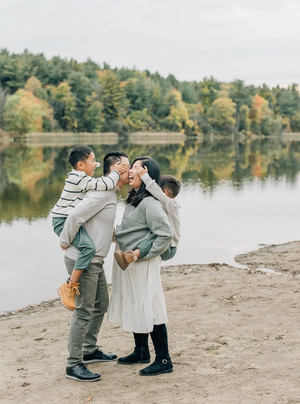 Happy Thanksgiving from our family to yours!! So grateful for my family, my friends, and the community we have 🤍

📸: @karinaannephotography