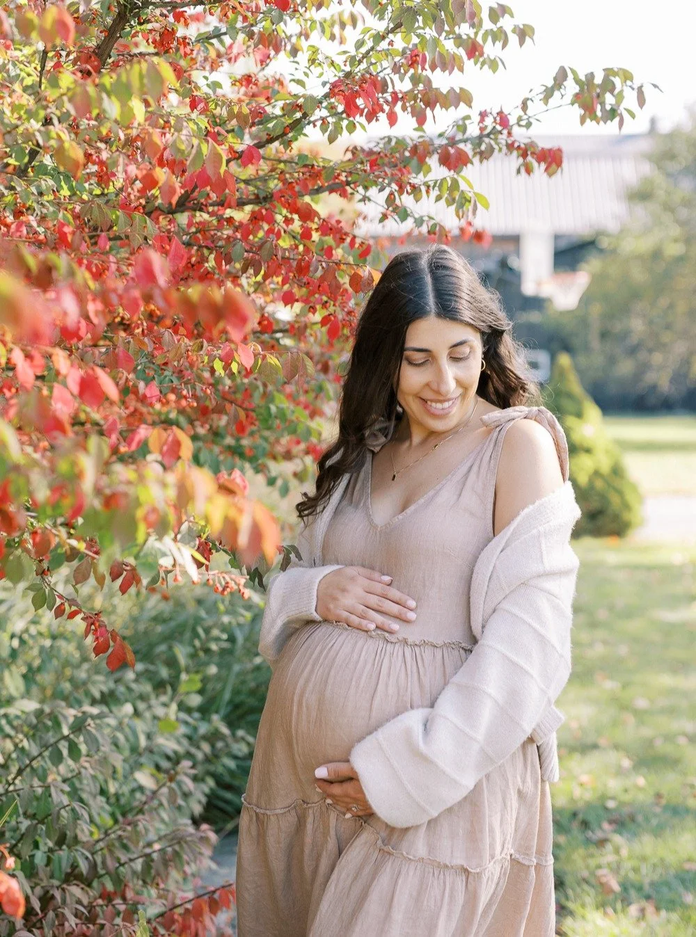 The moment I spotted a tree with red leaves 😍🍂

They say fall shows us there&rsquo;s beauty in letting go. But I also think this season invites us to slow down and admire the magic of change around us. Sometimes change is uncomfortable, but not all