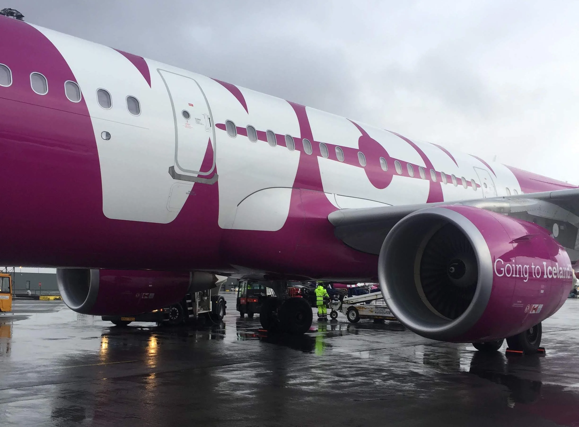 A Fond Farewell to Wow Airlines  