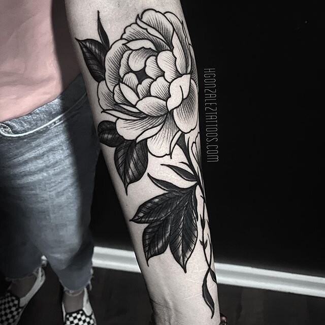 This was part of a two tattoo coverup, also if you have any questions about if and so I&rsquo;ll be tattooing feel free to ask, thank you all #austintattoo #austintattoos #sanantoniotattoos #blackworktattoo #sanmarcostattoo #killeentattoos #floraltat