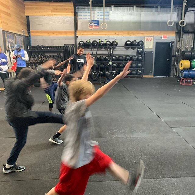 The 5:30pm KTX Performance Fitness class is a whole lotta fun!! 🙌🏽🎈🎉👏🏽Programming fitness for 8-10 year olds is not like programming for older athletes. They are not mini adults. We can still work on speed and very basic mechanics because lord 