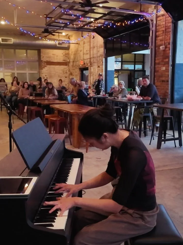 Scenes from the concert at @sevensoundsbrewingcompany in Elizabeth City! We felt so cozy and comfortable on this stage - the audiences sitting closest to us were listening intensely throughout the concert, the ones at the edges drifting in and out of