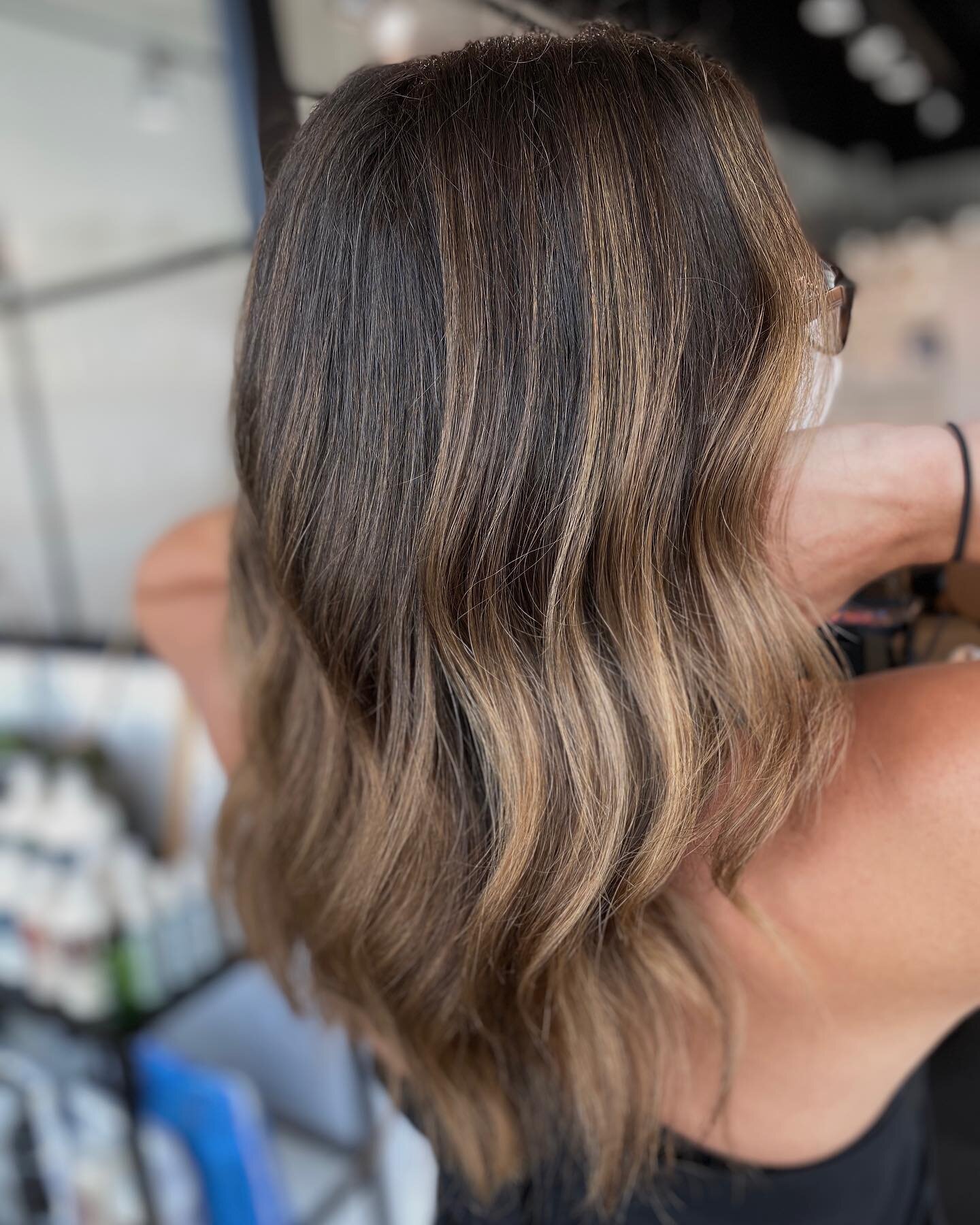 Ribbons of color to make those brunettes pop.  Hair by Chantelle @chantelledidit #staybabes #chantelledidit #yeghair #yegbalayage #brunettebalayage #brunettewithhighlights #carmelhighlights