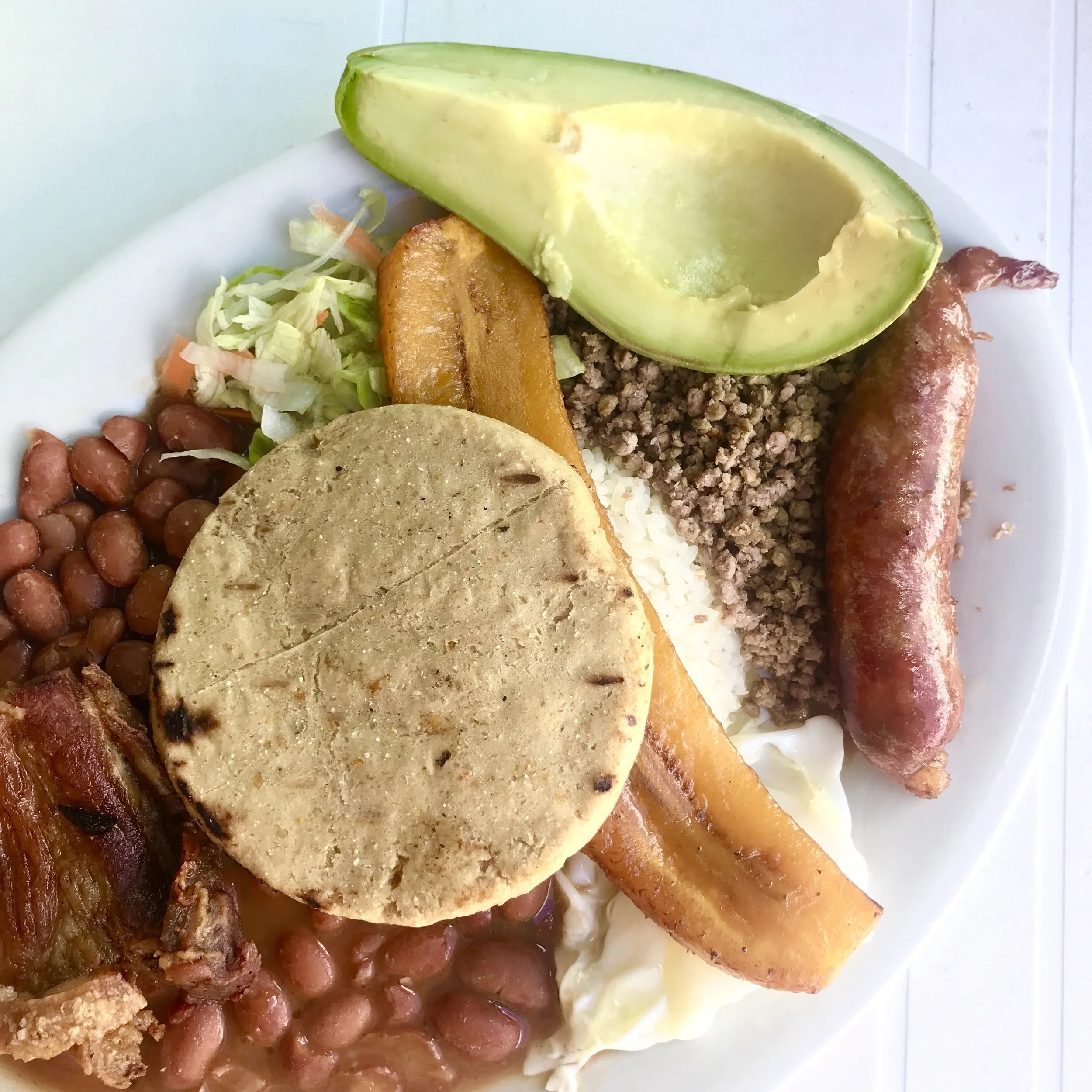 What a Holistic Nutritionist &amp; Intuitive Eating Advocate Eats While Traveling