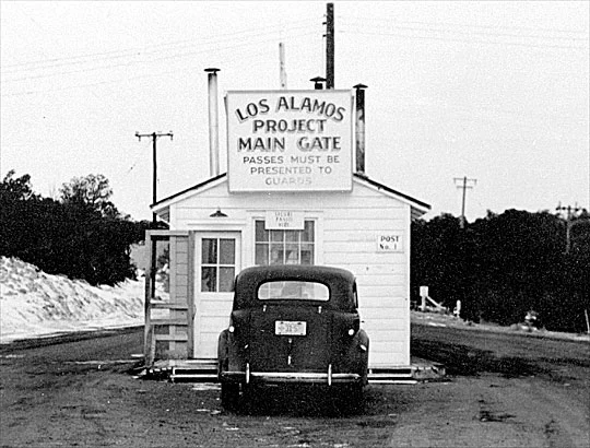 Los_Alamos_Main_Gate_(2).jpg
