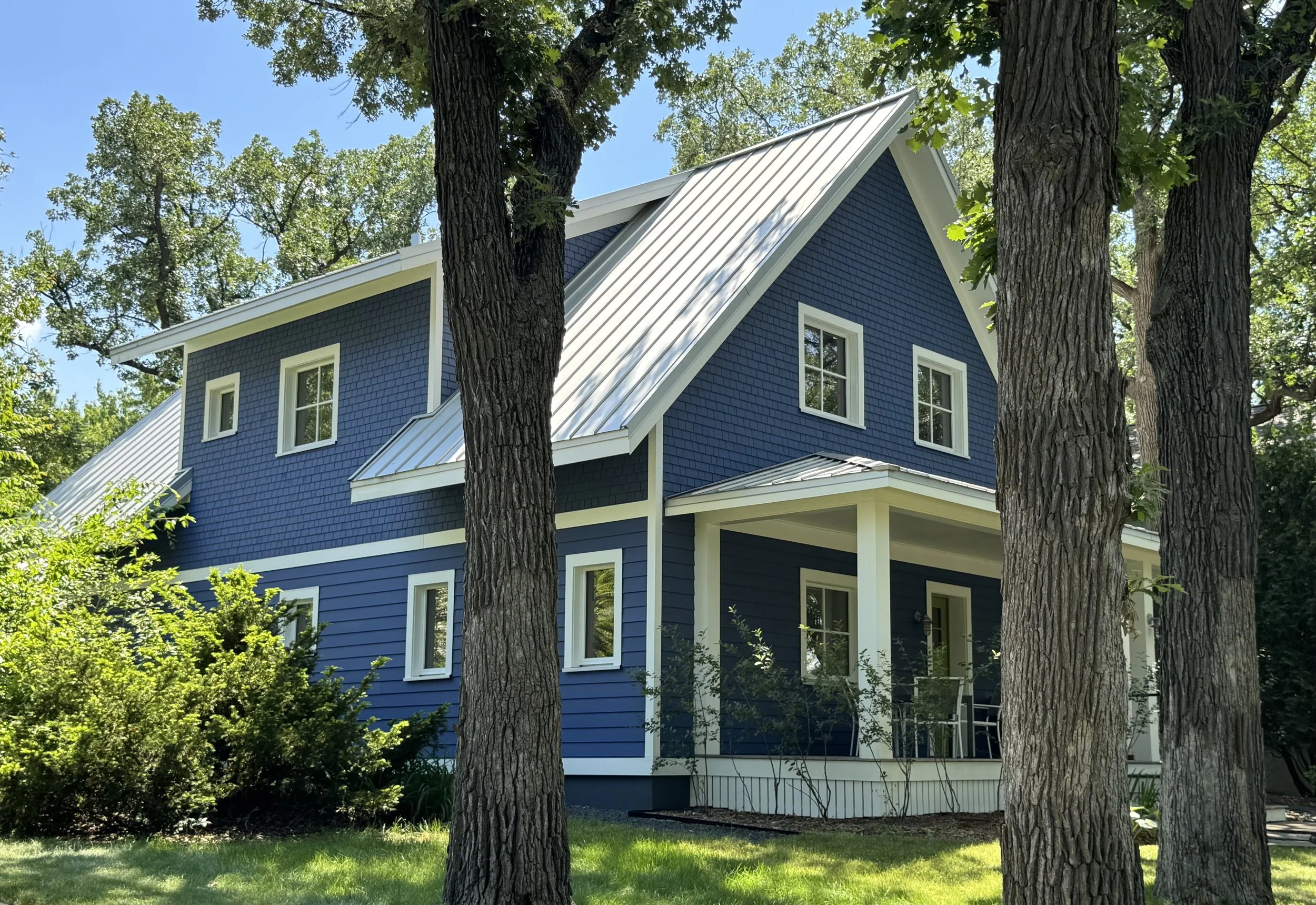 East (side) and north (front) elevation.