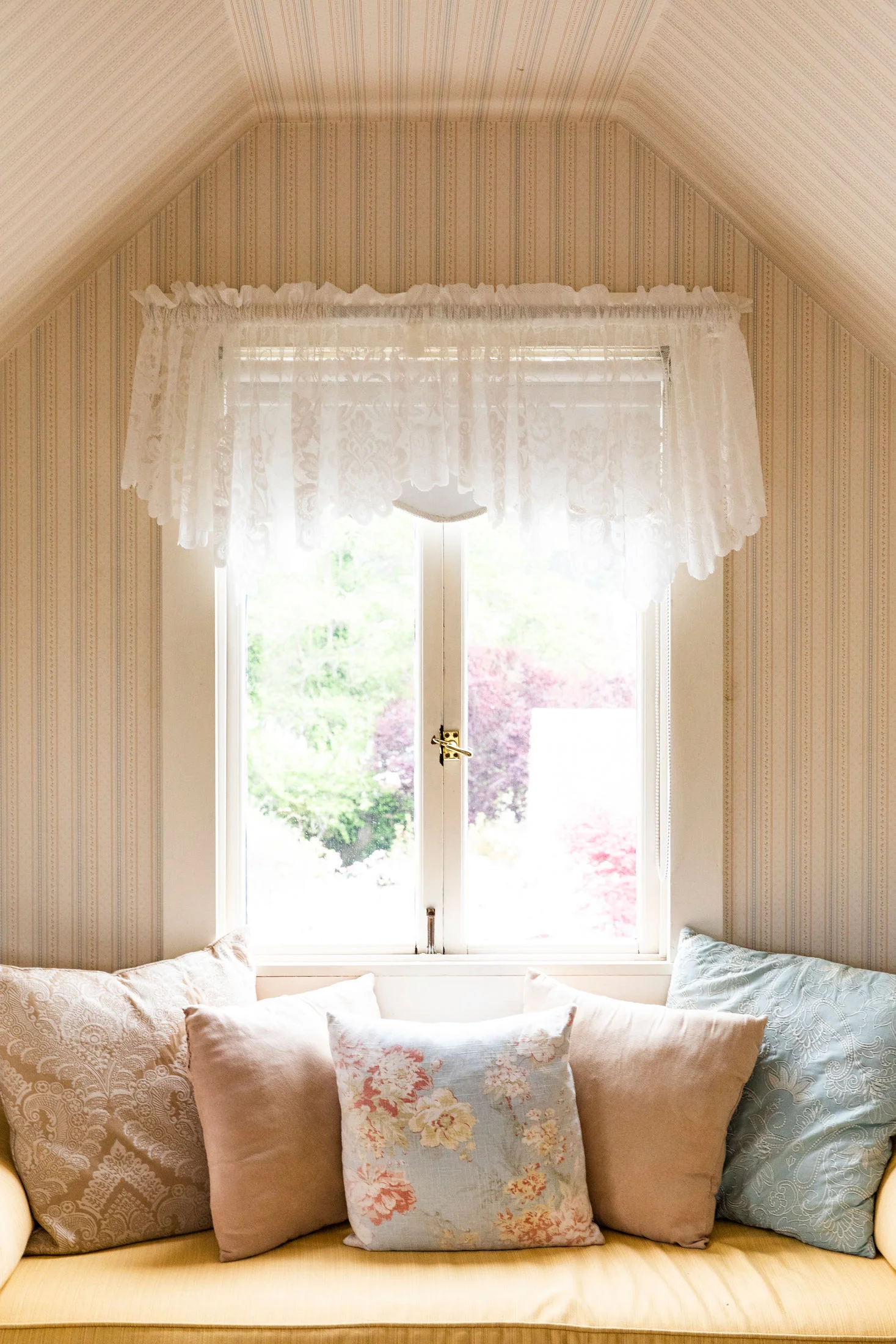Cozy rooms with antique furnishings and vintage details welcome travelers from around the world to Mendocino’s Bed & Breakfast, Headlands Inn