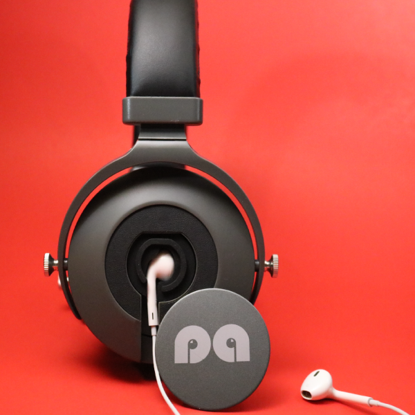 Ear-buds-with-wires-headphone-pic.png