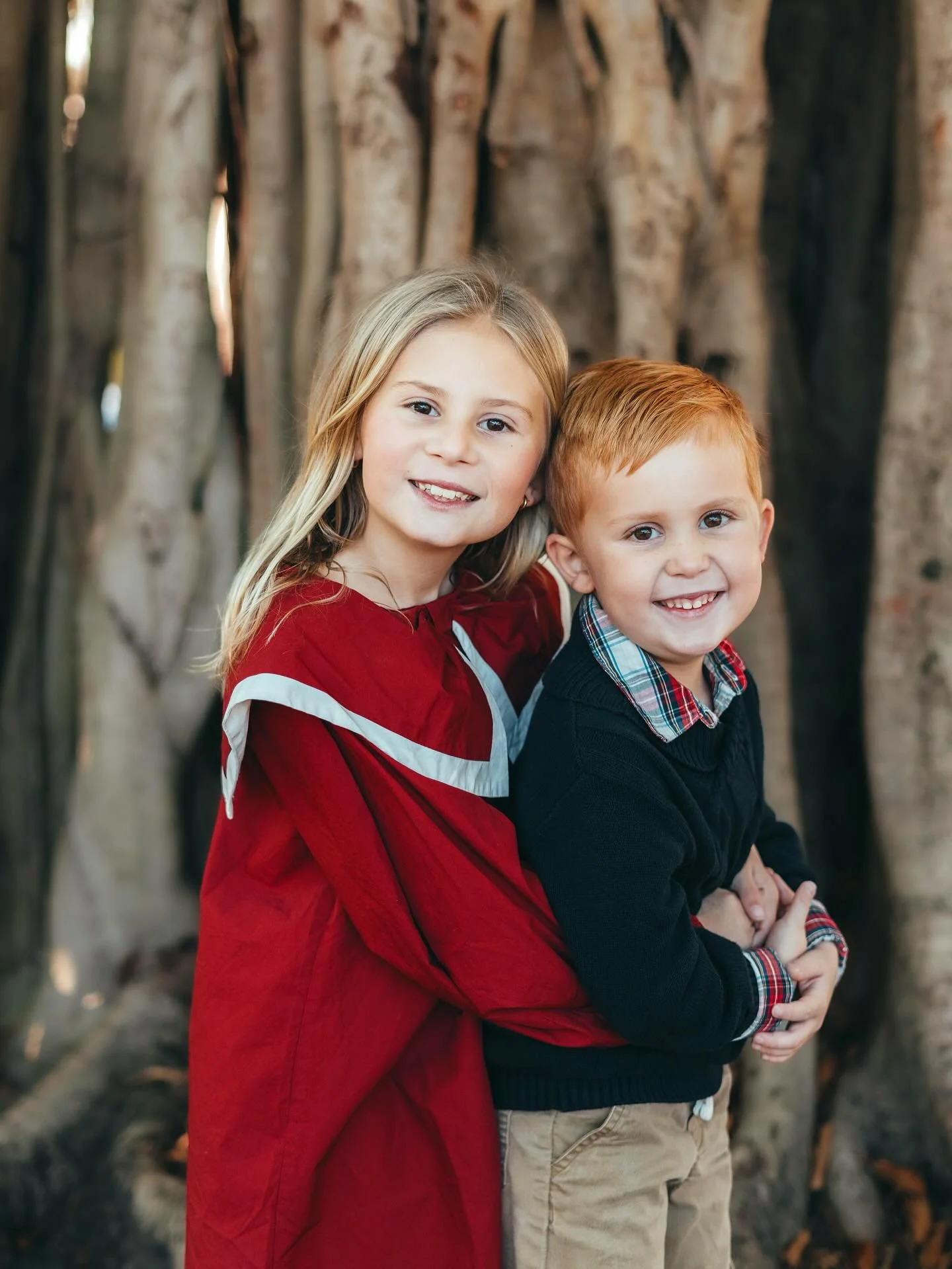 Brother and sisterly love 💚❤️ We all know these sessions need an &ldquo;Instagram vs reality&rdquo; post along with it. On the other hand, have you ever seen such a beautiful strawberry-blonde child?!