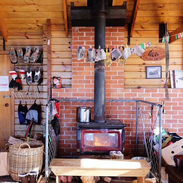 Well, our lift lines have succumbed despite great stashes and coverage across much of the Bordeaux Basin and Shirtfront, leaving us to close until further snowfall. 
This weekend was laden with that familiar spring vibe at Amuri. Terrific snow with lots of familiar and new faces enjoying it for what it is! Despite the learners tow not operating due to lack of snow, we had lots of beginners giving the nutcracker a go, with members and staff a like doing their absolute best to get them up there! 
A huge thank you to our rotating crew of staff and volunteers. We are SO lucky to have been able to recruit people with extensive knowledge in the unique needs of an operation like ours and cross our fingers we will be able to lure them back too. We are super grateful to members who have ploughed time into not only resurrecting the Poma this year, but being willing to answer the call for a climb of a tower or mop of the bathrooms - a special mention to the Zino's this weekend. 
Stay tuned and stay interested. 
A day at Amuri is a great reminder why we continue to rally to keep this little mountain jewel going - by all accounts this is challenging but standing in the lift line at Hutt with 1000's vs a day filing onto the rope tow or poma with 10's followed by your own supermarket beers is a great leveler. 
Always keep an eye on our snow report here to be on top of the latest. 
Cheers, 
Amuri Ski Club Committee