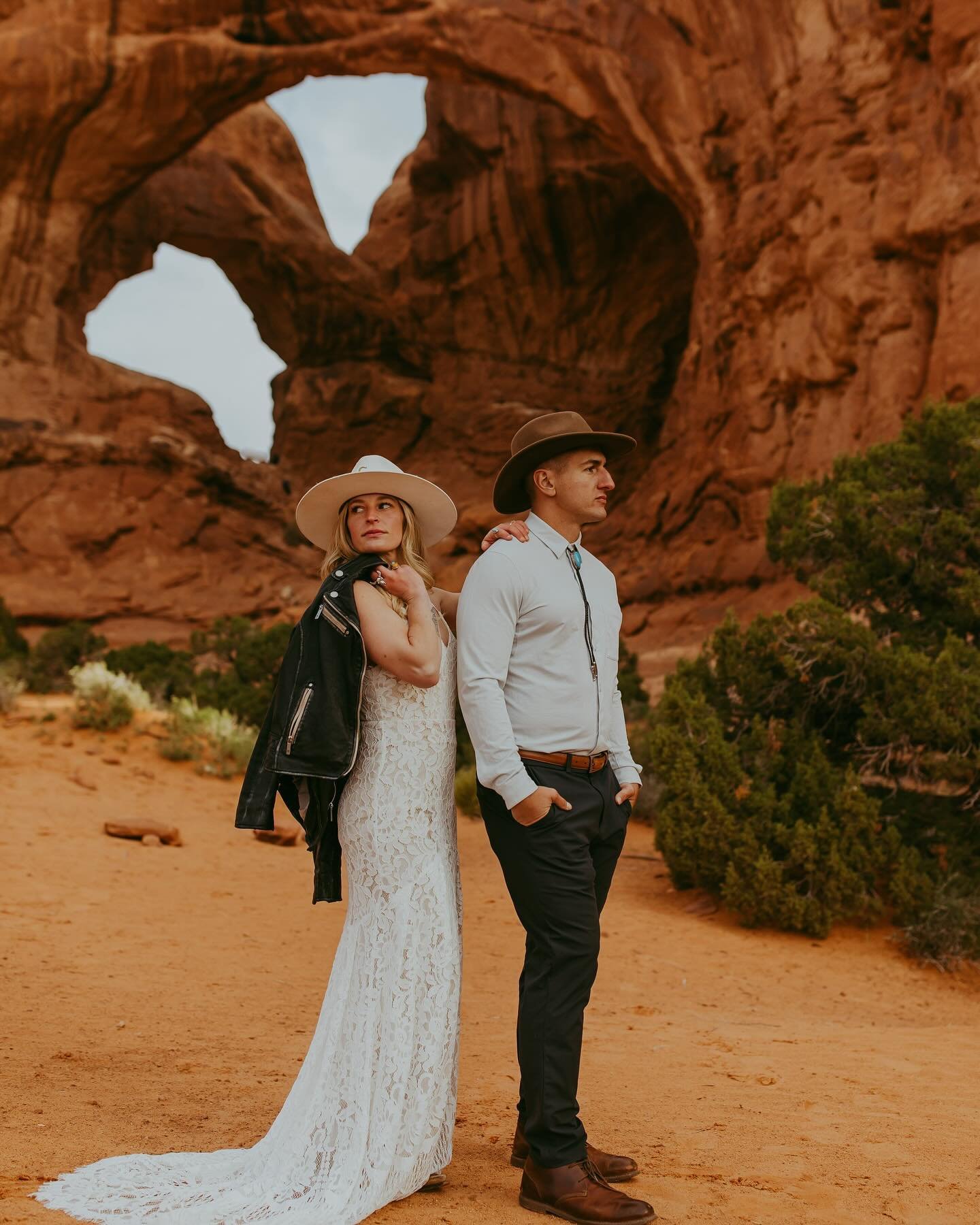 Where to elope: DESERT EDITION 🏜

Have you been wracking your brain for where you&rsquo;d like to elope, but you know you want red rocks, desert vibes, and sunshine?

Oh boo I GOTCHU! Here are a couple of my fav desert elopement locations!

📍 Zion 